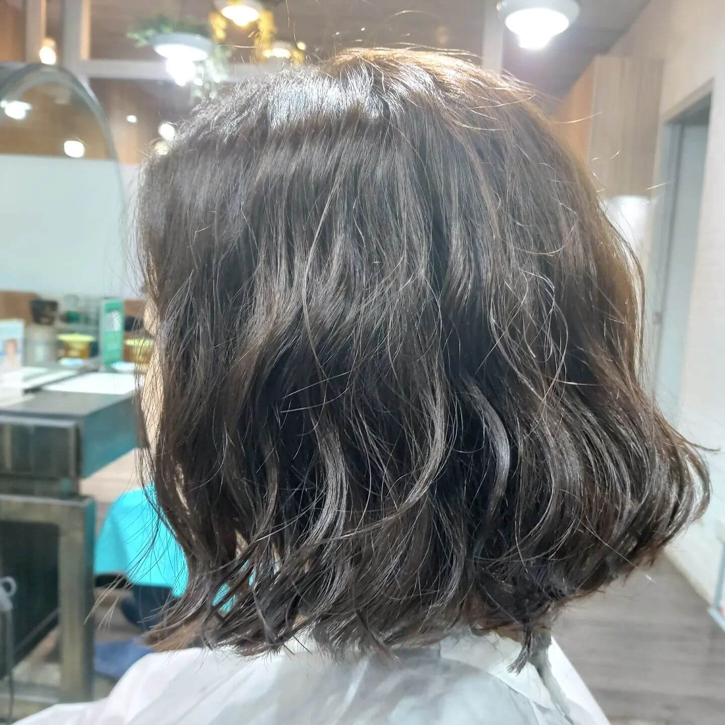 Cut+perm +treatment Milbon  ️Free parking available
สามารถโทรจองคิวได้ที่
02-042-8385
LINE Account : https://lin