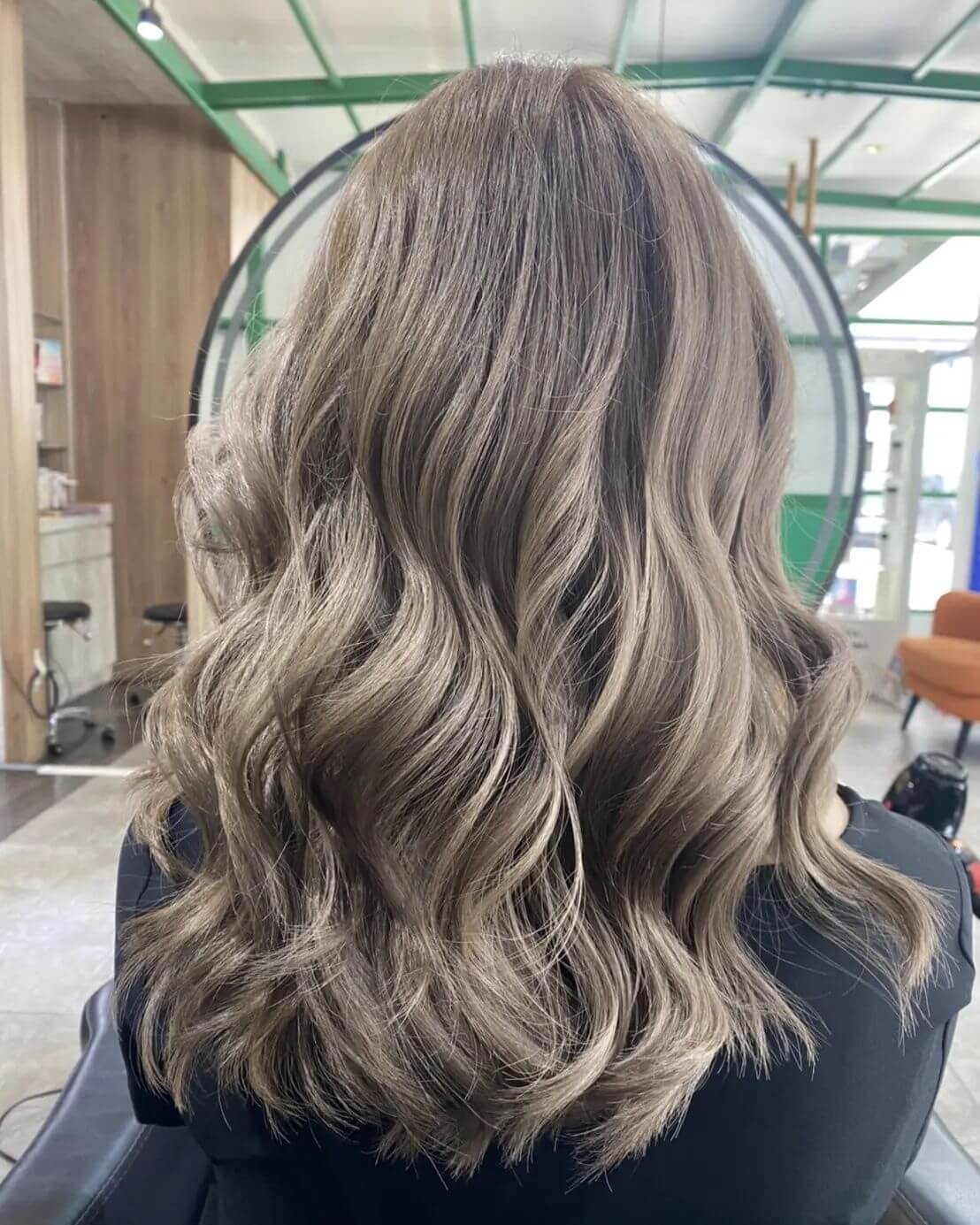 Cut+bleach +color +olaplex +treatment Milbon  ️Free parking available
สามารถโทรจองคิวได้ที่
02-042-8385
LINE Account : https://lin