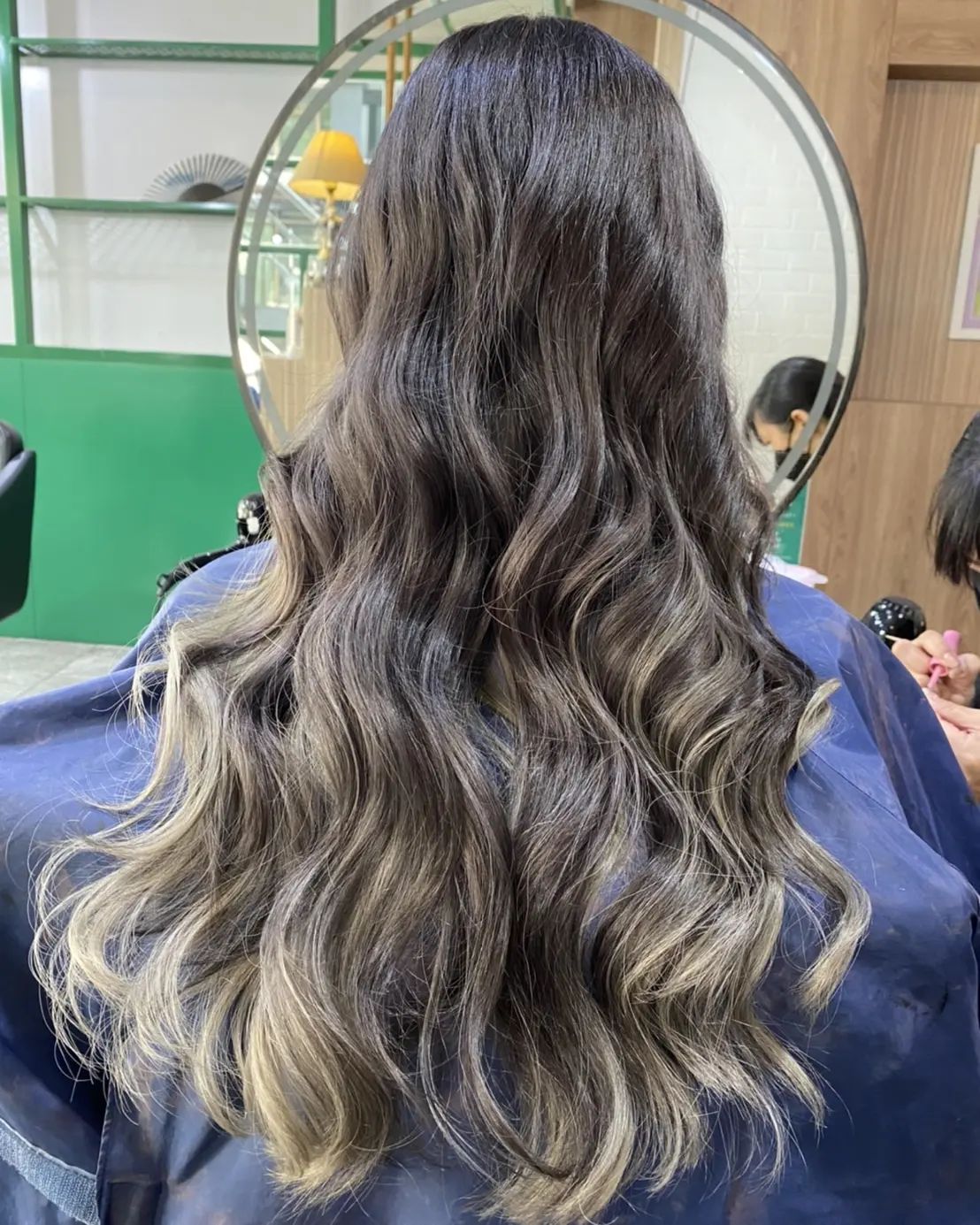 Cut+bleach inner +color +olaplex +treatment Milbon  ️Free parking available
สามารถโทรจองคิวได้ที่
02-042-8385
LINE Account : https://lin