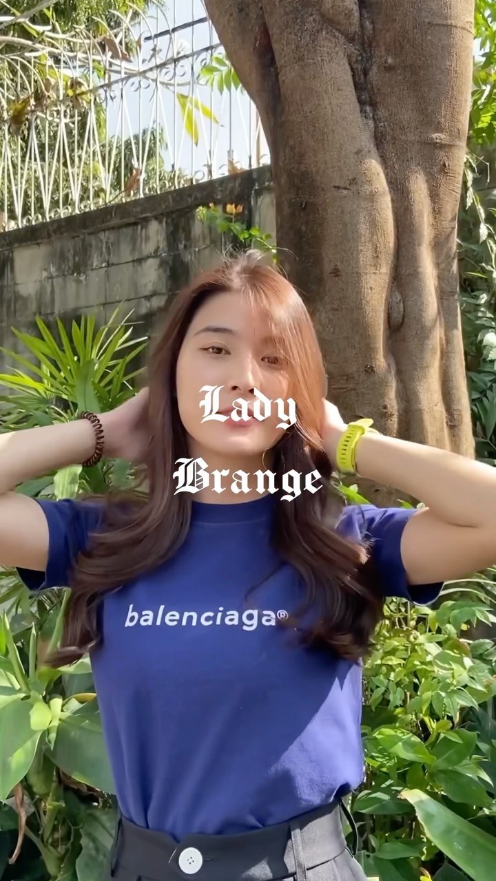 Style : Long  Color : LadyBrange  หลังจากทำ high tone color .. ..
ควรดูแลอย่างไร ??
สีไฮโปอัลเลอร์เจนิก + สีผมที่คุณต้องการด้วยทรีทเม้นต์ซ่อมแซมภายใน + ฟื้นฟูเส้นผมของคุณ
แนะปรึกษากับสไตลิสต์นะคะ♪♪  ハイトーンカラーの数ヶ月後。。。
色味も取れて飽きてしまった時のお手入れの方法です。低アルカリカラー＋内部補修型トリートメントで、なりたい髪色＋あなたの髪をよみがえらせます🧏‍♀️  Stylist.  ERI @bell_otonagami_eri  FB.  BELL Otonagami  salon  Tel.020003001
LINE.@skk6845h
Business hours:9AM〜9PM  Please feel free to contact us/お気軽にお問合せください️  #Bellotonagamisalon #ร้านทำผมญี่ปุ่น #バンコク美容室 #バンコク駐在 #バンコク在住