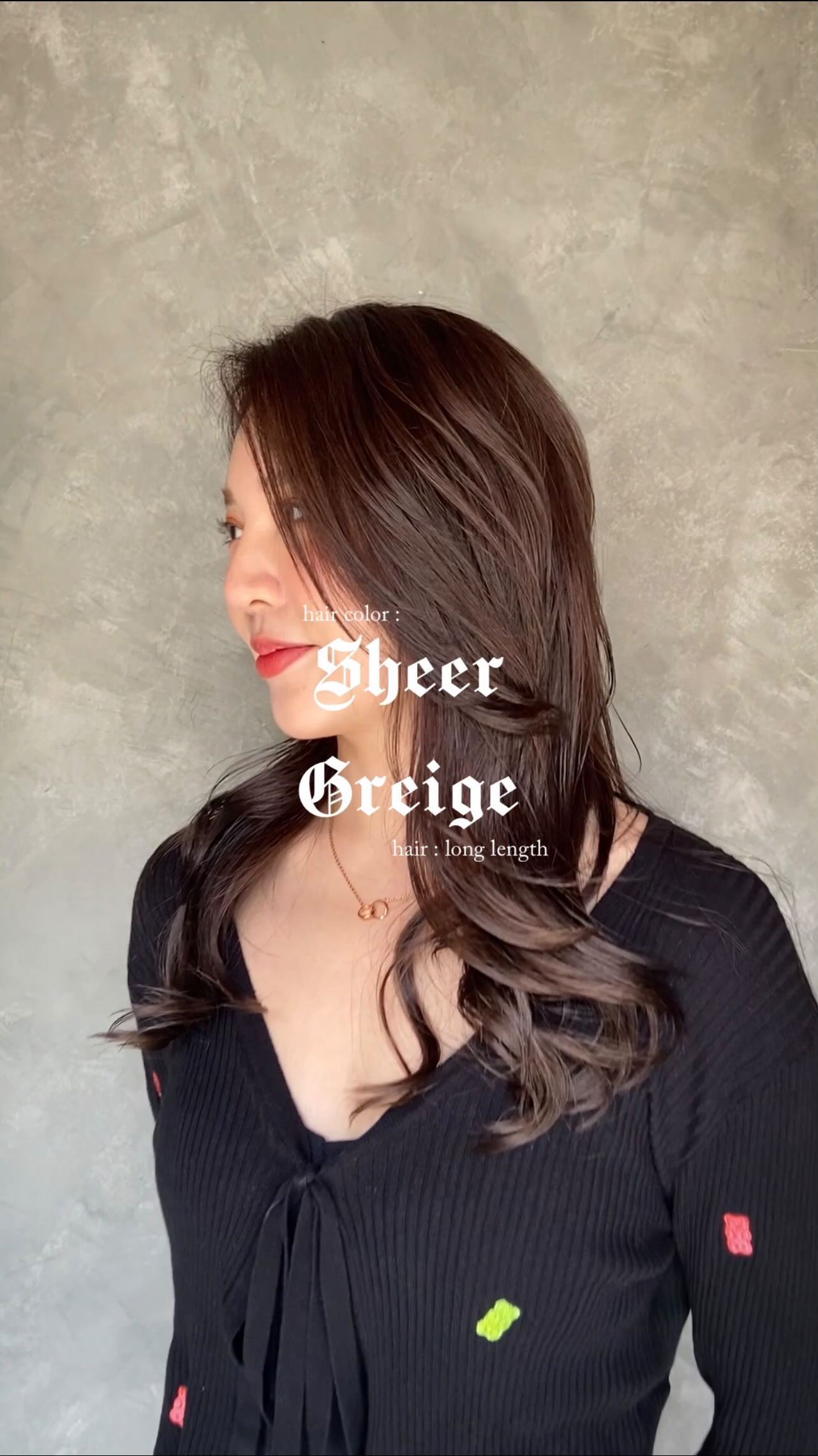 Style : Medium  Color : Sheer greige  ผมที่เคยฟอกแล้วเปลี่ยนเป็นสีส้มหรือเหลือง จนมีลังเลที่จะตัดออก ... 
Sheer greige สียอดนิยม สีนี้จะช่วยปิดความส้มเหลืองของเส้นผมได้ดีเลยทีเดียวค่ะ ผมจะกลับมาดูสวยสุขภาพดีอีกครั้ง 
 過去にブリーチをしてオレンジや黄色になってしまった髪。切るのはちょっとためらってしまう…🥺
人気のシアーグレージュはそんな髪にも見方になってくれます。念入りにトリートメントケアをして髪色を楽しみましょう🫶  Stylist.  ERI @bell_otonagami_eri  FB.  BELL Otonagami  salon  Tel.020003001
LINE.@skk6845h
Business hours:9AM〜9PM  Please feel free to contact us/お気軽にお問合せください️  #Bellotonagamisalon #ร้านทำผมญี่ปุ่น #バンコク美容室 #バンコク駐在 #バンコク在住