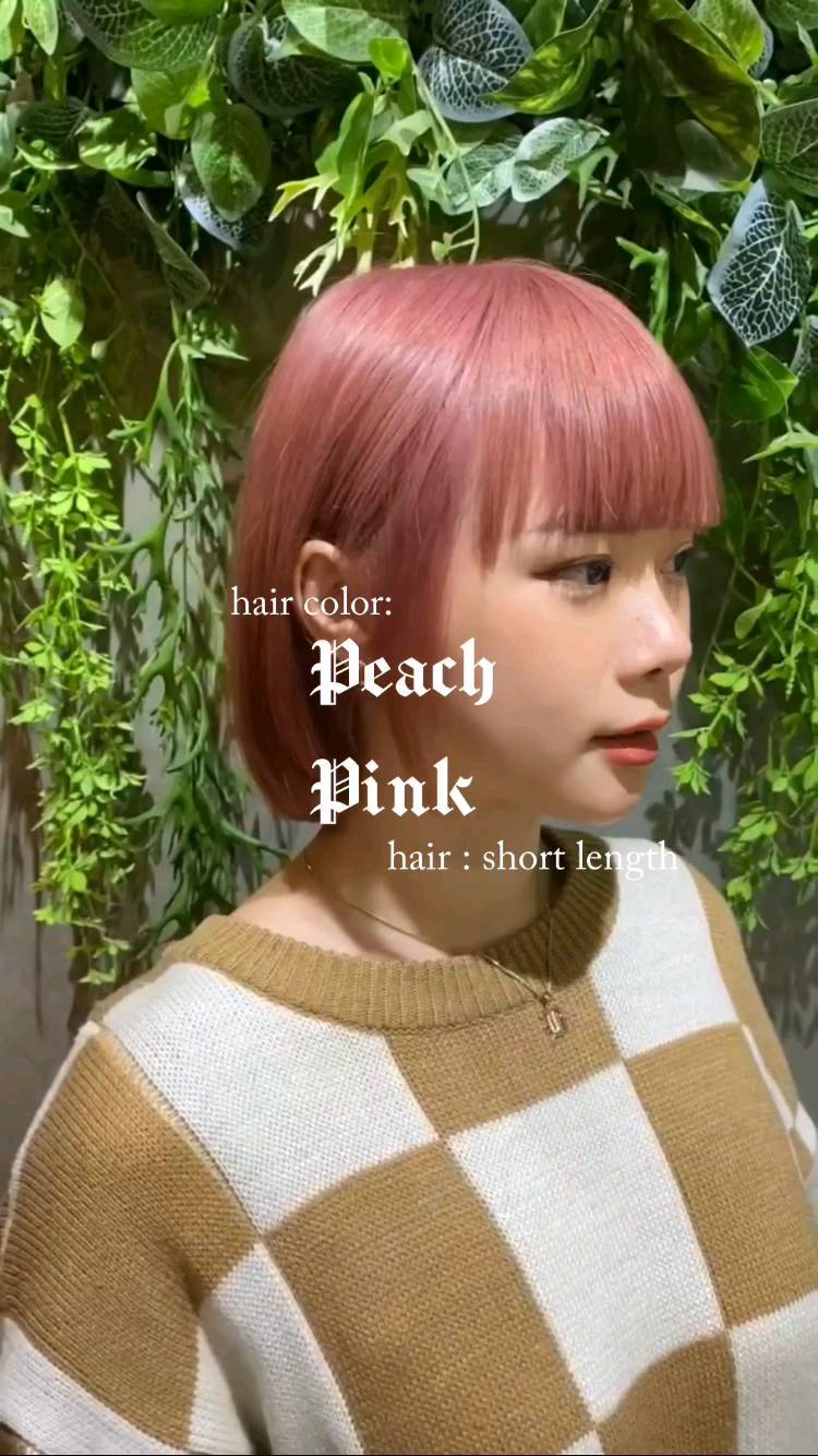 Style :    Short  Color :   Peach Pink       ผมสีไหนที่ทำแล้วให้หน้าสว่างขึ้นนะ? ซึ่งหลายๆคนก็คงกำลังมองหาสีผมที่ทำให้หน้าสว่างกันอยู่ในแน่ๆเลย จะบอกว่าสีพีชนี่แหละที่ทำให้หน้าเราสว่างได้ 
     โทนสีพีชหรือโทนสีชมพูอมส้มนี้จะต้องทำการปรับพื้นผมเบื้องต้นเสมอนะคะ ซึ่งจะต้องผ่านการฟอกอย่างน้อย 1-2 รอบซะก่อน และแน่นอนว่าเมื่อเส้นผมผ่านการฟอกจะต้องมีการแห้งกระด้างเกิดขึ้น ดังนั้นสาวๆทุกคนอย่าลืมบำรุงเส้นผมทั้งก่อนและหลังการทำผมด้วยนะคะ 
     ทางร้านมีผลิตภัณฑ์ดูแลเส้นผมให้ทุกขั้นตอนขณะการทำเคมีเสมอ สามารถเข้ามาปรึกษากับเราได้นะคะ  Stylist :   GAME  @gamenoolek89  FB :  BELL Otonagami  salon  Tel :      020003001
LINE :   @skk6845h
Business hours :   9AM〜9PM  Please feel free to contact us/お気軽にお問合せください️  #Bellotonagamisalon #ร้านทำผมญี่ปุ่น #バンコク美容室 #バンコク駐在 #バンコク在住