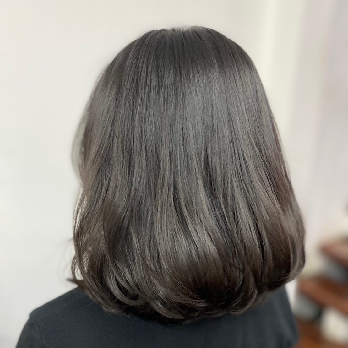 Cut + Digital perm+Millbon Treatment 
ทำผมโดยช่างญา ช่างทำผมสไตล์ญี่ปุ่น '
️บริการที่จอดรถ ค่ะ  ร้านเปิดพร้อมให้บริการแล้วนะคะ
ลูกค้าสามารถเข้ามาใช้บริการ หรือโทรเข้ามาสอบถามจองคิวได้เลยค่ะ  ยินดีให้คำปรึกษาก่อนมาใช้บริการ🥰🥰
ร้านเปิดให้บริการ 9.00-18.30  ขอบคุณลูกค้าทุกท่านที่เข้ามาใช้บริการค่ะ
สอบถามเพิ่มเติมหรือจองคิวทำผม
ได้ที่เบอร์โทรศัพ 02-662-7106
ลูกค้าสามารถจอดรถที่ร้านได้เลยนะคะ  อีก1ช่องทางการติดต่อ, เช็คโปรโมชั่นทางร้านหรือจองคิวทำผม สามารถแอดไลน์ของทางร้านได้เลยค่ะ
LINE account
https://lin.ee/3Cm0Ksiac  #106hair #coco106 #sukhumvit39 #ร้านทำผม106coco #ร้านทำผม106 #สระโซดาสปา #ไฮไลท์สีผม #ทำสีผม #ร้านทำผม #ร้านทำผมในกรุงเทพ #ร้านเสริมสวยในกรุงเทพ