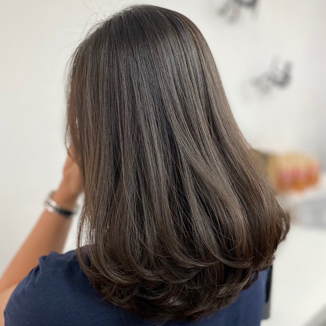 Cut + Digital perm+Millbon Treatment 
ทำผมโดยช่างญา ช่างทำผมสไตล์ญี่ปุ่น '
️บริการที่จอดรถ ค่ะ  ร้านเปิดพร้อมให้บริการแล้วนะคะ
ลูกค้าสามารถเข้ามาใช้บริการ หรือโทรเข้ามาสอบถามจองคิวได้เลยค่ะ  ยินดีให้คำปรึกษาก่อนมาใช้บริการ🥰🥰
ร้านเปิดให้บริการ 9.00-18.30  ขอบคุณลูกค้าทุกท่านที่เข้ามาใช้บริการค่ะ
สอบถามเพิ่มเติมหรือจองคิวทำผม
ได้ที่เบอร์โทรศัพ 02-662-7106
ลูกค้าสามารถจอดรถที่ร้านได้เลยนะคะ  อีก1ช่องทางการติดต่อ, เช็คโปรโมชั่นทางร้านหรือจองคิวทำผม สามารถแอดไลน์ของทางร้านได้เลยค่ะ
LINE account
https://lin.ee/3Cm0Ksiac  #106hair #coco106 #sukhumvit39 #ร้านทำผม106coco #ร้านทำผม106 #สระโซดาสปา #ไฮไลท์สีผม #ทำสีผม #ร้านทำผม #ร้านทำผมในกรุงเทพ #ร้านเสริมสวยในกรุงเทพ