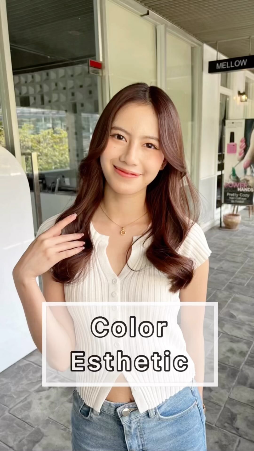 สวัสดีค่ะ  วันนี้ Cuu's hairขอนำเสนอสี bordeaux brown + Color Esthetic
สีน้ำตาลที่มีความประกายบอร์โดซ์ ถือเป็นสีผมที่เข้าได้กับทุกลุค ทุกสีผิว แต่งตัวก็ง่าย แถมยังช่วยขับผิวหน้าให้ดูสว่างขึ้น เป็นสีที่เหมาะกับสาวเอเชีย ไม่เข้มและไม่สว่างจนเกินไป  Color Esthetic
7300 บาท → 5600 baht(ไม่รวมฟอก)
เป็นเมนูทำสีผมพร้อมกับเติมสารอาหารเป็นจำนวนมากแก่เส้นผม ที่อุดมไปด้วยคุณประโยชน์มากมายเช่น กรดอะมิโน กรดไฮยาลูโรนิก เซราไมด์ เคราติน คอลลาเจน วิตามินฯลฯ ถึงแม้จะผ่านการฟอกมา ผมก็ยังดูมีน้ำหนักเงางามและนุ่มลื่น ️  IG:cuushair
Facebook : Cuu's hair
TEL : 02-065-0909
#bangkok #thonglor #bangkokhairsalon #ผม #เกาหลี #ม้วนผมเกาหลี #ร้านเสริมสวย #ดัดผม #สไตล์เกาหลี #hairesthetic #organic #バンコク美容室