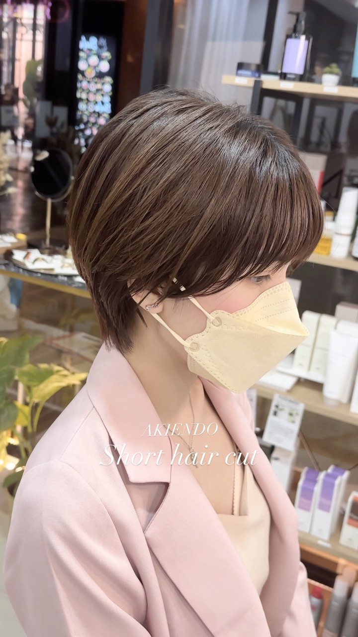 #shorthair #shorthaircut 
•cut 1000THB~  ☆☆☆☆
・เข้าถึงทุกเทรนด์ไม่ว่าจะญี่ปุ่นหรือเกาหลี
☆☆☆☆
คุณเคยมีประสบการณ์ที่หลังจากทำไฮไลท์ เวลาผ่านไปรู้สึกเส้นทั้งหมดมันกระจัดกระจาย ทั้งตอนที่เสร็จใหม่มันสวยมาก
ไฮไลท์ของทางร้านเราแตกต่างจากร้านอื่นยังไง?
•ผ่านการตรวจเช็คทุกขั้นตอน โดยช่างเทคนิคญี่ปุ่น
•มีพื้นฐานการไฮไลท์อย่างแท้จริงจากอังกฤษและญี่ปุ่น
•มีการดีไซน์ ผ่านเส้นไฮไลท์ทุกๆเส้น ที่มีการวัดเป็นมิลลิเมตร
เพราะอย่างงั้น ไฮไลท์ของพวกเรานั้น ทั้งงดงาม แม้เวลาผ่านไปก็ยังคงความสวย
☆☆☆☆
・พวกเรานั้นมีรับประกันสี10วัน(ไม่รวมถึงสีหลุดโดยธรรมชาติ)
・สำหรับท่านที่ทำไฮไลท์ครั้งแรก สามารถใส่สีอีกครั้งในราคา 1000 บาทภายใน 20 วัน
☆☆☆☆
ตอนนี้ทางร้านเรามีระบบ Exclusive เมมเบอร์เปิดให้บริการด้วยนะคะ
สมัครครั้งแรกรับไปเลย 1000บาท
*************************
การสมัครสามารถสมัครทางไลน์หรือติดต่อร้านโดยตรงได้เลยนะคะ
ถ้าเปิดเมมเบอร์จะได้สิทธิพิเศษมากมาย
*************************
แถมยังได้รับส่วนลดไปเลย 5% ตลอดชีพ
คุ้มอีกต่อ ได้เงินคืนเพิ่มไปอีก 1000บาท(เมื่อเติมเงิน5000)500บาท(เมื่อเติมเงิน2000)นำไปใช้ทำผม
พลาดไม่ได้เลยนะคะ รายละเอียดเพิ่มเติม อื่นๆสอบถามกับที่ร้านได้เลยค่ะ
******
ไม่สนใจมาเป็นVIPเมมเบอร์กับเรากันหรือคะ?
-
ที่ตั้งร้าน ร้านอยู่ใกล้กับ บีทีเอสพร้อมพงษ์ ในซอยสุขุมวิท 39 ซอยพร้อมศรี 1 metropole residence ชั้น1 ร้านมีที่จอดรถบริการค่ะ
Metropole residence,soi Phrom si1,Sukhumvit39
จองคิวหรือสอบถามได้ที่เบอร์ tel:020048180
Line@: aki-endo
เวลาทำการ: 10:00AM – 8:00PM (หยุดทุกวันอังคาร Tueday closed)
#haircut  #haircolor #hairstyle #akiendo #bangkokhairsalon #ตัดผมสไตล์ญี่ปุ่น #เซ็ตผม #ทำสีผม #ตัดผม #หน้าม้า #หน้าม้าซีทรู #ร้านทำผม #ร้านทำผม #สุขุมวิท #ไฮไลท์ #ทรงผมเกาหลี #ดัดผม #ทรงผมสไตล์เกาหลี #สไตล์เกาหลี #ม้วนผม #ผมสั้น #ฟอกผม #ย้อมผม #バンコク美容院 #バンコク美容室