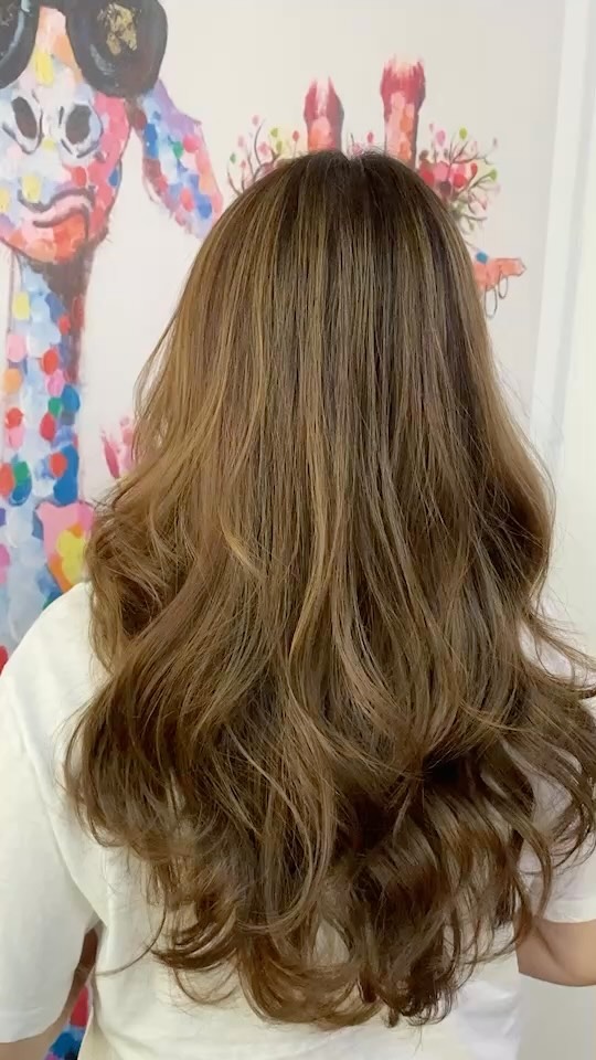 Cut+Color +Highlights Olaplex +Milbon Treatment
ทำผมโดยช่างญา ช่างทำผมสไตล์ญี่ปุ่น 
️ Free parking available 
ร้านเปิดให้บริการ 9.00-18.30 
สำรองคิวได้ที่เบอร์
️02-662-7106
LINE account
https://lin.ee/3Cm0Ksiac  #coco106 #106hair #digitalperm #coolperm #color #hiligth #milbon #salon #beauty #treatment #straight #cut #sodashower #shothair #longhair #japan #bangkok #sukhumvit39 #ร้านเสริมสวยในกรุงเทพ