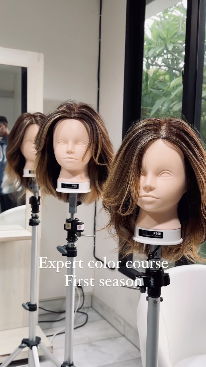 Expert color seminar  -
☆☆☆☆
・ไฮไลท์,เทคนิคตัดที่ละเอียด ควบคู่ผลิตภัณฑ์และเทคนิคจากญี่ปุ่น สร้างสรรค์ทรงผม
・เข้าถึงทุกเทรนด์ไม่ว่าจะญี่ปุ่นหรือเกาหลี
☆☆☆☆
・Akiendo คือทรงผมที่เชื่อมไปถึงความมั่นใจของคุณ🤩
☆☆☆☆
・พวกเรานั้นมีรับประกันสี10วัน(ไม่รวมสีหลุดโดยธรรมชาติ)
・สำหรับท่านที่ทำไฮไลท์ครั้งแรก สามารถใส่สีอีกครั้งในราคา 1000 บาทภายใน 20 วัน
☆☆☆☆
-
ที่ตั้งร้าน ร้านอยู่ใกล้กับ บีทีเอสพร้อมพงษ์ ในซอยสุขุมวิท 39 ซอยพร้อมศรี 1 metropole residence ชั้น1 ร้านมีที่จอดรถบริการค่ะ
Metropole residence,soi Phrom si1,Sukhumvit39
จองคิวหรือสอบถามได้ที่เบอร์ tel:020048180
Line@: aki-endo
เวลาทำการ: 10:00AM – 8:00PM (หยุดทุกวันอังคาร Tueday closed)  #haircut  #haircolor #hairstyle #akiendo #bangkokhairsalon #ตัดผมสไตล์ญี่ปุ่น #เซ็ตผม #ทำสีผม #ตัดผม #หน้าม้า #หน้าม้าซีทรู #ร้านทำผม #ร้านทำผม #สุขุมวิท #ไฮไลท์ #ทรงผมเกาหลี #ดัดผม #ทรงผมสไตล์เกาหลี #สไตล์เกาหลี #ม้วนผม #ผมสั้น #ฟอกผม #ย้อมผม #バンコク美容院 #バンコク美容室