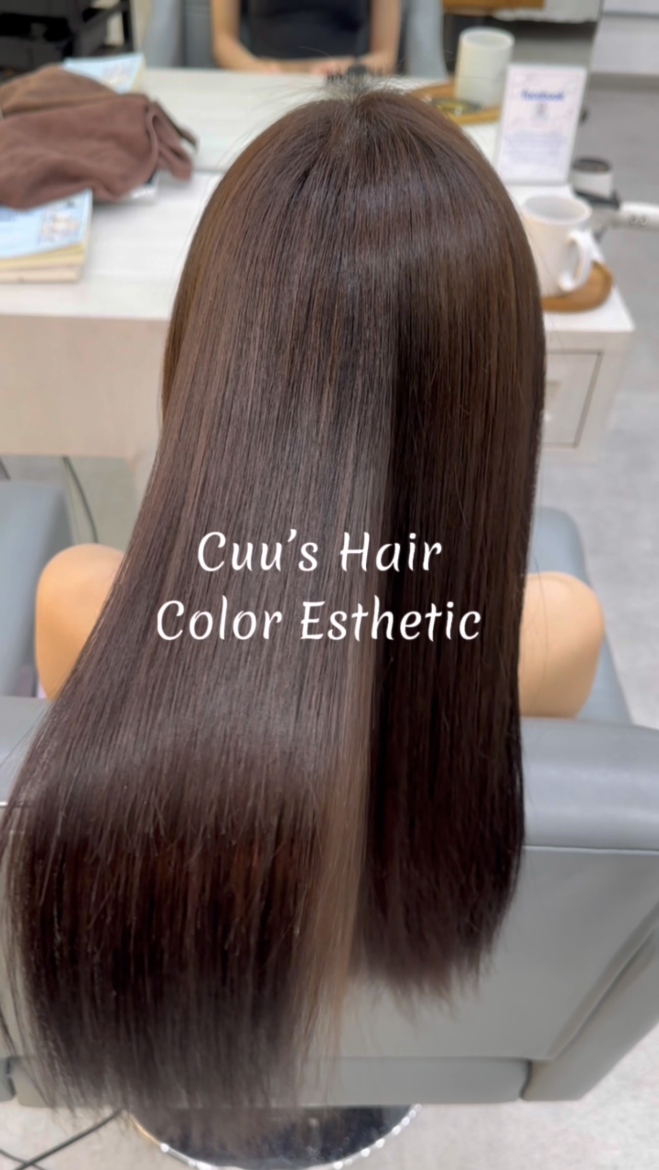 Cuu’s hair สวัสดีค่า
ผมเสียแห้ง อยากเปลี่ยนสี เรามีทางออกให้ค่า ด้วยการทำColor Esthetic จะช่วยทำให้คุณได้สีผมที่ต้องการและบำรุงผมที่แห้งเสียให้สวย นุ่มลื่น เงางามอย่างเป็นธรรมชาติ ‍♀️  Color Esthetic
7300 บาท → 5600 บาท(ราคานี้ไม่รวมฟอก) 
ตัด ,ทำสี(ได้ทุกความสั้นและความยาว),ให้คำปรึกษา, ดีท็อกซ์หนังศีรษะ,สระผม, แชมพู ,ทรีทเม้นท์, เซ็ท, เป่า,การรับประกัน (ฟรี) ปรึกษาทางไลน์ (ฟรี) + ตัดหน้าม้าหลังทำ 3 สัปดาห์  ระยะเวลาที่ใช้ : ประมาณ 3 ชั่วโมง 
หากคุณลูกค้าไม่ต้องการตัดผมจะมีส่วนลด 700 บาทครับ  ทางร้านจะใช้โปรตีนคุณภาพสูงจากธรรมชาติ เซราไมด์ คอลลาเจน กรดอะมิโน และกรดไฮยาลูโรนิกจากธรรมชาติให้กับเส้นผมเพื่อให้สารอาหารซึมซาบเข้าสู่เส้นผม เพื่อป้องกันไม่ให้สารอาหารและน้ำที่หล่อเลี้ยงหลุดออกมา พร้อมทั้งยังเติมส่วนผสมที่ให้ความชุ่มชื้นตามธรรมชาติจากกับเส้นผมและหนังศีรษะ ฉะนั้นสภาวะแวดล้อมต่างๆจึงไม่ทำให้เกิดความเครียดกับเส้นผมและหนังศีรษะหลังทำ 
จะช่วยซ่อมแซมเส้นผมที่เสีย กลับมามีผมที่แข็งแรงมากขึ้น ลดการชี้ฟูของเส้นผมให้ผมให้ดูสวยงามมากขึ้น ไม่ใช่เป็นการแค่บำรุงเส้นผมแต่ยังช่วยบำรุงหนังศรีษะ ป้องกันผมขาดหลุดร่วงอีกด้วยนะครับ🥰  โปรโมชั่นHair Esthetic
Treatment Esthetic 4900THB → 4300THB
Color Esthetic 7300 บาท → 5600 บาท(ราคานี้ไม่รวมฟอก) 
Perm Esthetic 8400 บาท → 6900 บาท
Straight  Esthetic 10500 บาท → 7400 บาท  IG:cuushair
Facebook:Cuu’s hair
HP: https://cuushair.com
TEL:02-065-0909  #bangkok #thonglor #bangkokhairsalon #ผม #เกาหลี #ญี่ปุ่น #ม้วนผม #ร้านเสริมสวย #ดัดผม #เสริมสวย #ทรงผม #สไตล์เกาหลี #สไตล์ญี่ปุ่น #hairesthetic #organic