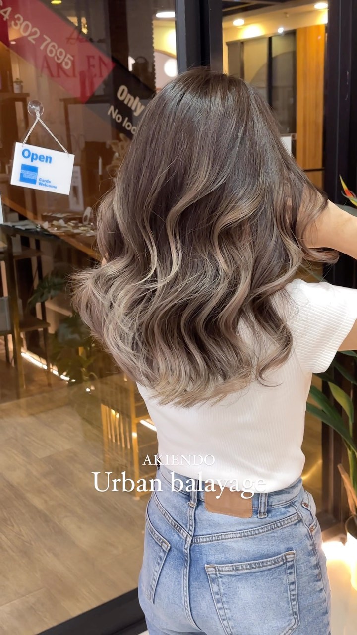 #urbanbalayage 
•package 5490thb~
-
☆☆☆☆
・ไฮไลท์,เทคนิคตัดที่ละเอียด ควบคู่ผลิตภัณฑ์และเทคนิคจากญี่ปุ่น สร้างสรรค์ทรงผม
・เข้าถึงทุกเทรนด์ไม่ว่าจะญี่ปุ่นหรือเกาหลี
☆☆☆☆
・Akiendo คือทรงผมที่เชื่อมไปถึงความมั่นใจของคุณ🤩
☆☆☆☆
・พวกเรานั้นมีรับประกันสี10วัน(ไม่รวมสีหลุดโดยธรรมชาติ)
・สำหรับท่านที่ทำไฮไลท์ครั้งแรก สามารถใส่สีอีกครั้งในราคา 1000 บาทภายใน 20 วัน
☆☆☆☆
-
ที่ตั้งร้าน ร้านอยู่ใกล้กับ บีทีเอสพร้อมพงษ์ ในซอยสุขุมวิท 39 ซอยพร้อมศรี 1 metropole residence ชั้น1 ร้านมีที่จอดรถบริการค่ะ
Metropole residence,soi Phrom si1,Sukhumvit39
จองคิวหรือสอบถามได้ที่เบอร์ tel:020048180
Line@: aki-endo
เวลาทำการ: 10:00AM – 8:00PM (หยุดทุกวันอังคาร Tueday closed)  #haircut  #haircolor #hairstyle #akiendo #bangkokhairsalon #ตัดผมสไตล์ญี่ปุ่น #เซ็ตผม #ทำสีผม #ตัดผม #หน้าม้า #หน้าม้าซีทรู #ร้านทำผม #ร้านทำผม #สุขุมวิท #ไฮไลท์ #ทรงผมเกาหลี #ดัดผม #ทรงผมสไตล์เกาหลี #สไตล์เกาหลี #ม้วนผม #ผมสั้น #ฟอกผม #ย้อมผม #バンコク美容院 #バンコク美容室