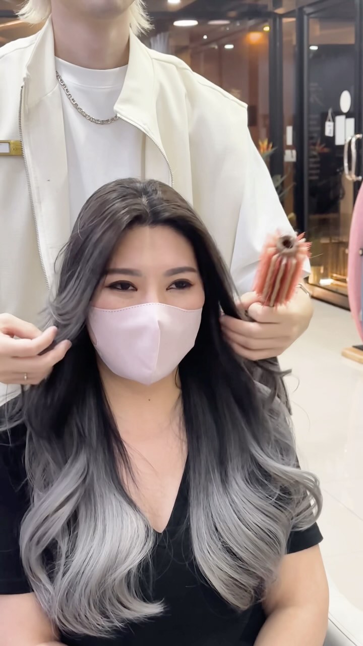 “Luxury balayage AKIENDO”
-
Grey white contrast style/
-
☆☆☆☆
・ไฮไลท์,เทคนิคตัดที่ละเอียด ควบคู่ผลิตภัณฑ์และเทคนิคจากญี่ปุ่น สร้างสรรค์ทรงผม
・เข้าถึงทุกเทรนด์ไม่ว่าจะญี่ปุ่นหรือเกาหลี
☆☆☆☆
・Akiendo คือทรงผมที่เชื่อมไปถึงความมั่นใจของคุณ🤩
☆☆☆☆
・พวกเรานั้นมีรับประกันสี10วัน(ไม่รวมสีหลุดโดยธรรมชาติ)
・สำหรับท่านที่ทำไฮไลท์ครั้งแรก สามารถใส่สีอีกครั้งในราคา 1000 บาทภายใน 20 วัน
☆☆☆☆
-
ที่ตั้งร้าน ร้านอยู่ใกล้กับ บีทีเอสพร้อมพงษ์ ในซอยสุขุมวิท 39 ซอยพร้อมศรี 1 metropole residence ชั้น1 ร้านมีที่จอดรถบริการค่ะ
Metropole residence,soi Phrom si1,Sukhumvit39
จองคิวหรือสอบถามได้ที่เบอร์ tel:020048180
Line@: aki-endo
เวลาทำการ: 10:00AM – 8:00PM (หยุดทุกวันอังคาร Tueday closed)  #haircut  #haircolor #hairstyle #akiendo #bangkokhairsalon #ตัดผมสไตล์ญี่ปุ่น #เซ็ตผม #ทำสีผม #ตัดผม #หน้าม้า #หน้าม้าซีทรู #ร้านทำผม #ร้านทำผม #สุขุมวิท #ไฮไลท์ #ทรงผมเกาหลี #ดัดผม #ทรงผมสไตล์เกาหลี #สไตล์เกาหลี #ม้วนผม #ผมสั้น #ฟอกผม #ย้อมผม #バンコク美容院 #バンコク美容室