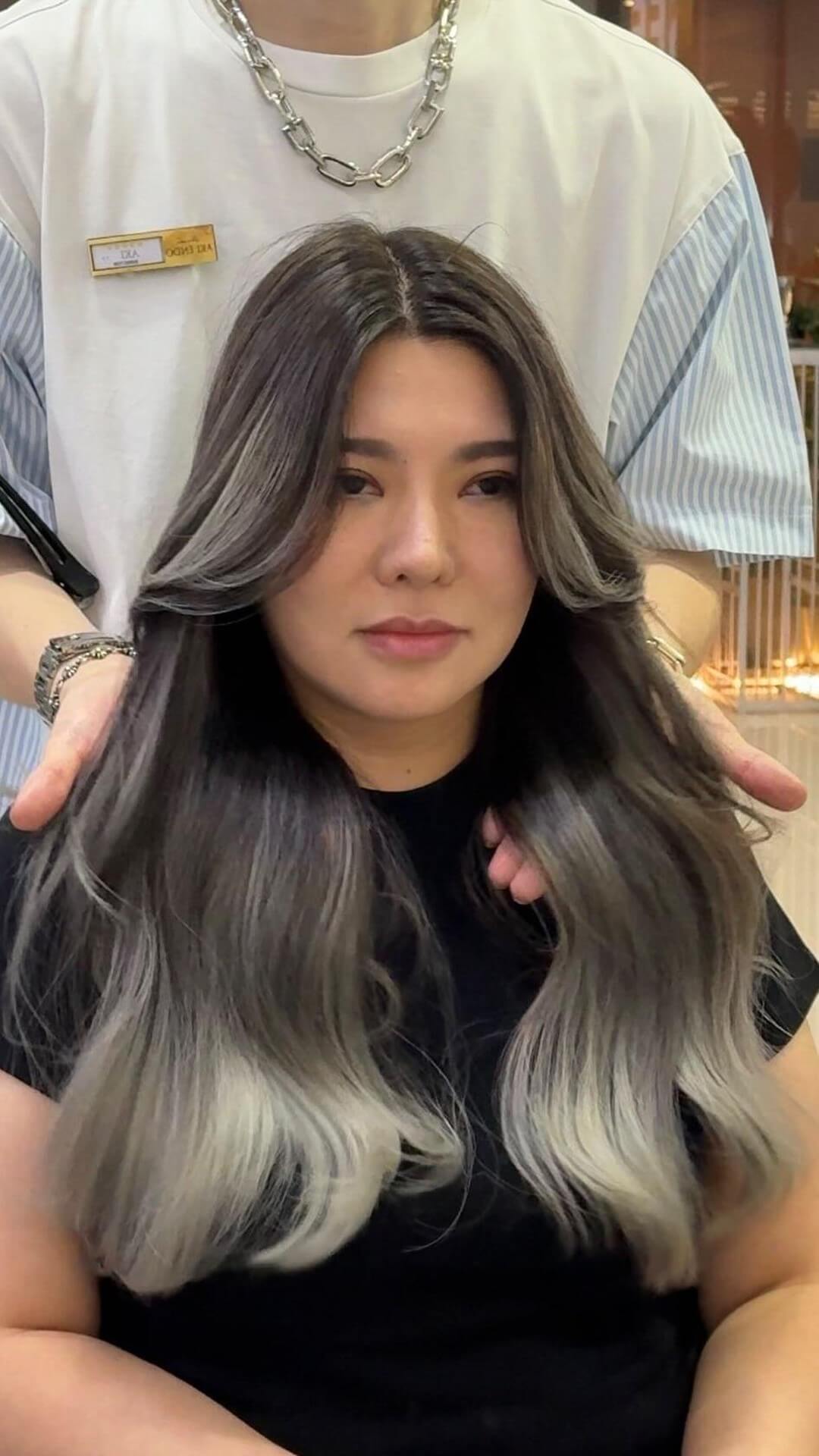 SHEER GREY BALAYAGE . ️️
เส้นผมกับตัวฉันสดใสไม่สะดุด
-
☆☆☆☆
・ไฮไลท์,เทคนิคตัดที่ละเอียด ควบคู่ผลิตภัณฑ์และเทคนิคจากญี่ปุ่น สร้างสรรค์ทรงผม
・เข้าถึงทุกเทรนด์ไม่ว่าจะญี่ปุ่นหรือเกาหลี
☆☆☆☆
・Akiendo คือทรงผมที่เชื่อมไปถึงความมั่นใจของคุณ🤩
☆☆☆☆
・พวกเรานั้นมีรับประกันสี10วัน(ไม่รวมสีหลุดโดยธรรมชาติ)
・สำหรับท่านที่ทำไฮไลท์ครั้งแรก สามารถใส่สีอีกครั้งในราคา 1000 บาทภายใน 20 วัน
☆☆☆☆
-
ที่ตั้งร้าน ร้านอยู่ใกล้กับ บีทีเอสพร้อมพงษ์ ในซอยสุขุมวิท 39 ซอยพร้อมศรี 1 metropole residence ชั้น1 ร้านมีที่จอดรถบริการค่ะ
Novotel suite 1st floor ,soi Phrom si1,Sukhumvit39
จองคิวหรือสอบถามได้ที่เบอร์ tel:020048180
Line@: aki-endo
เวลาทำการ: 10:00AM – 8:00PM (หยุดทุกวันอังคาร Tueday closed)  #haircut  #haircolor #hairstyle #akiendo #bangkokhairsalon #ตัดผมสไตล์ญี่ปุ่น #เซ็ตผม #ทำสีผม #ตัดผม #หน้าม้า #หน้าม้าซีทรู #ร้านทำผม #ร้านทำผม #สุขุมวิท #ไฮไลท์ #ทรงผมเกาหลี #ดัดผม #ทรงผมสไตล์เกาหลี #สไตล์เกาหลี #ม้วนผม #ผมสั้น #ฟอกผม #ย้อมผม #バンコク美容院 #バンコク美容室