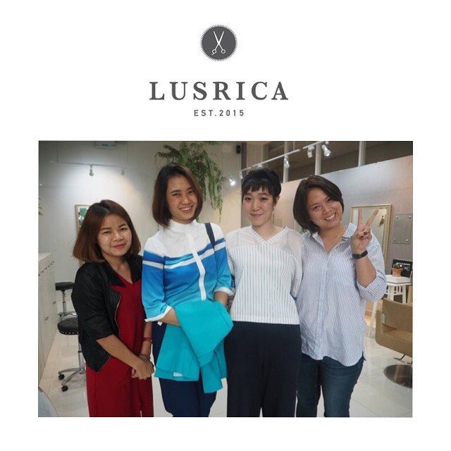 ขอบคุณสาวๆๆจากบางกอกแอร์ นะคะ  ที่เลือก @lusrica_salon ให้ดูแล @namfriend @chom_stagram ขอบคุณพี่สาวแสนดีที่ชวนเพื่อนๆๆให้นะคะ  ก็รอพี่มาทำอยู่นะค๊า @lookmeewearemodel  @__kulala @kandaapinya :) #lusrica #lusrica_salon #urthonglor #thonglor #thonglor 13 #hair #hairsalon #haircut #haircolor #bkk #thailand #bangkok #bangkokair