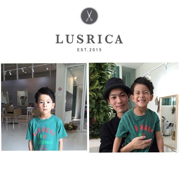 Morning เช้าวันอังคารนะคะคุณลูกค้าวันนี้ทาง @lusrica_salon มีเกร็ดความรู้เล็กๆมาฝาก
DETOX TIME
ใช้งานหนังศรีษะมานานละ ถึงเวลาที่ต้องดีท็อกซ์เพื่อสุขภาพเส้นผม และหนังศรีษะที่ดีขึ้น
WHY:ก็พอเราอายุเพิ่มขึ้นผิวหนังเราก็แก่ขึ้นตามวัย รวมไปถึงหนังศรีษะและเส้นผมด้วย ปัญหาต่างๆก็เลย ตามมา อนุมูลอิสระทำให้เซลล์ผิวหนัง และเซลล์ผิวหนังเสื่อมสภาพลง ไม่ยืดหยุ่น และเปล่งปลั่งเหมือนแต่ก่อน
WHAT: เคลียร์ สปา โฟม จาก Plarmia แชมพูที่ทำความสะอาดได้อย่างล้ำลึก ขจัด พวกกรดไขมันสะสม สารตกค้างจากการทำเคมี และ กลิ่นเหม็น ทำแค่อาทิตย์ละ 2 ครั้งก็เวิร์คแล้ว  RP:@cleothailand @lilyrhapsoly อ่านเจอในนิตยสาร CLEO  #lusrica #lusrica_salon #urthonglor #thonglor #thonglor 13 #hair #hairsalon #haircut #haircolor #bkk #thailand #bangkok #cleothailand #milbonthailand @bassjunpim @milbonthailand @kinjo26 :)