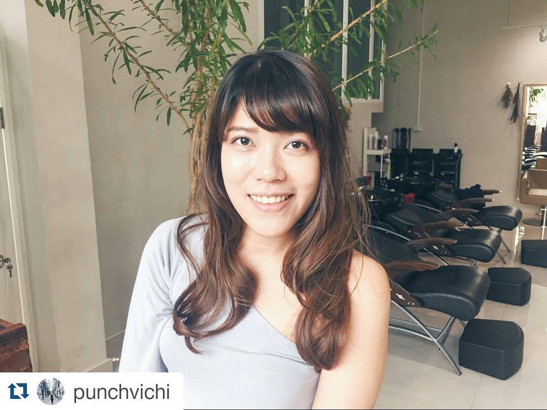 ขอบคุณนะคะ ที่มาใช้บริการที่ @lusrica_salon @punchvichi @kinjo26 🙂
#Repost @punchvichi with @repostapp
・・・
ทำไมรู้สึกหน้าเหมือนแม่5555 🏼 #หน้าม้าครั้งแรกในรอบหลายปี @lusrica_salon
#lusrica #lusricasalon #urthonglor #thonglor #thonglor13 #hair #haircut #haircolor #hairsalon #organicsalon #bkk #thailand #bangkok