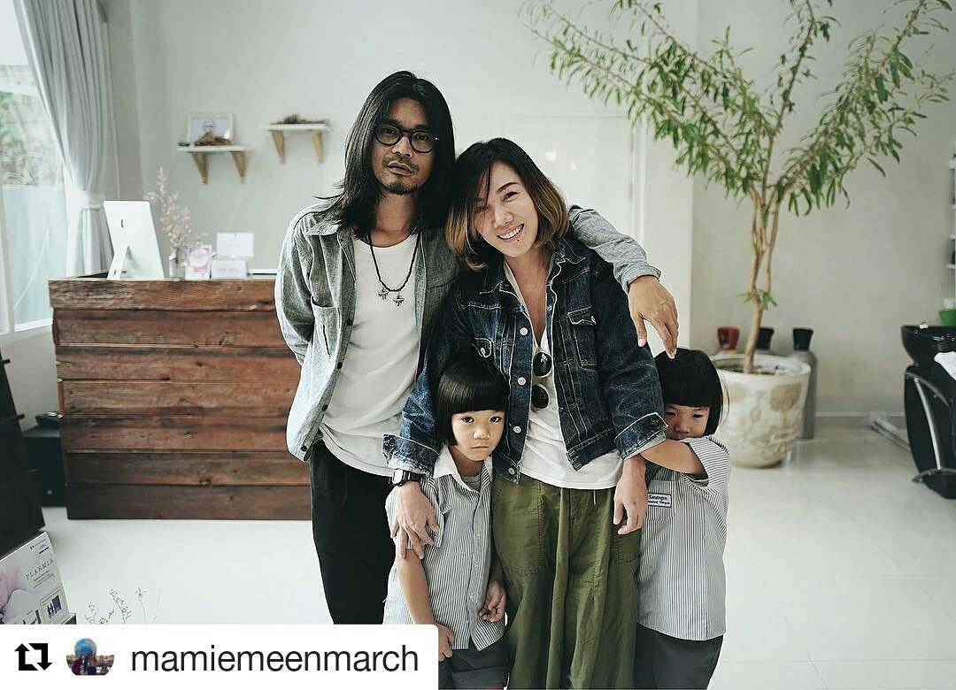 #Repost @mamiemeenmarch ・・・
ขอบคุณ @lusrica_salon เนรมิตผมให้แม่บ้านญี่ปุ่นถูกใจมากกก++รวมถึงส่วนคุนสาและบุตรด้วย ร้านสวยช่างเก่งให้คำแนะนำดี เลยอดทำสีในวันนี้กลัวผมลูกค้าเสีย อีกเดือนนึงเจอกันใหม่