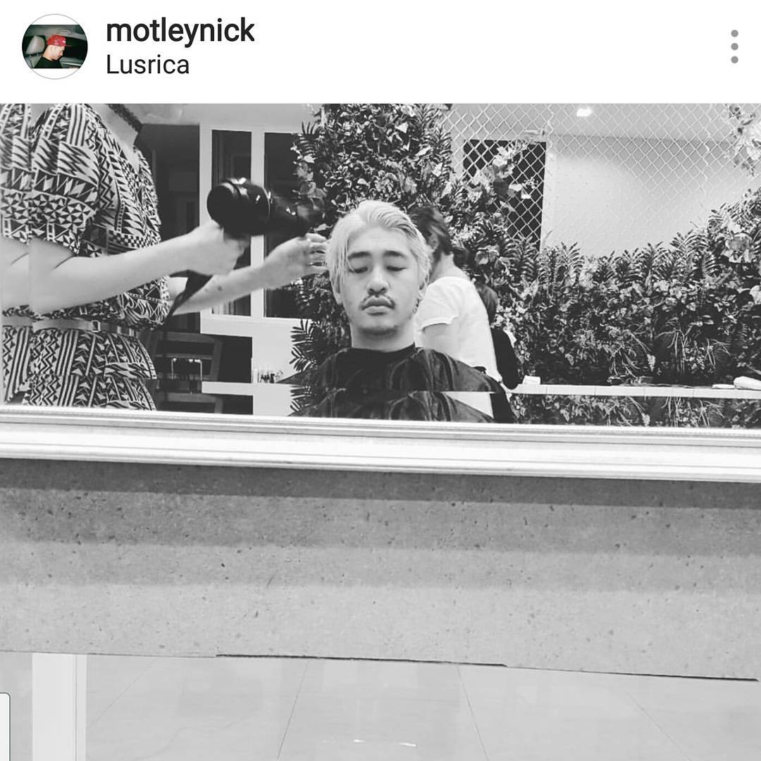 ขอบคุณ k'@motleynick มากๆนะคะ โพสให้ตลอด ว่างๆๆแวะมานะคะ  #hair #haircut #hairstyles #haircolor #hairstyle #hairfashion #lifestyle #organic #salon #salonlife #beauty #beautyblogger #fashion #fashionblogger #streetstyle #streetfashion #streetphotography #thailand #bangkok #bangkokfashion #thonglor