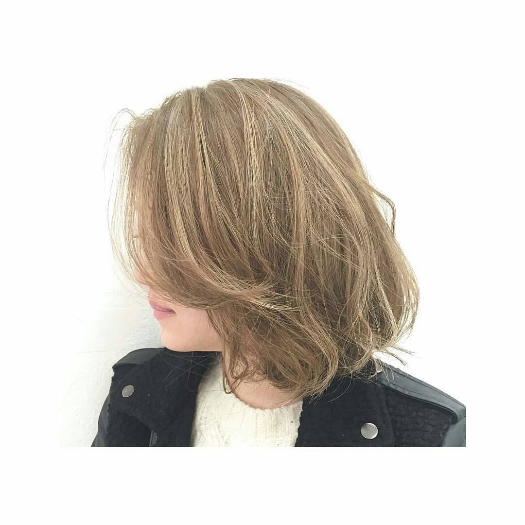 @Regrann_App from @akihiroendo 
Only to put the highlight surface, medium blond 3D color. 
ハイライトを細くいれたいとの事で、ハイライトmixのカラーを ワントーンカラーに飽きた方はハイライトカラーがおすすめです️ #akihiroendo #highlights #haircolor #mediumblonde #ハイライトカラー #外人風 #salon #hairdressing #- #regrann