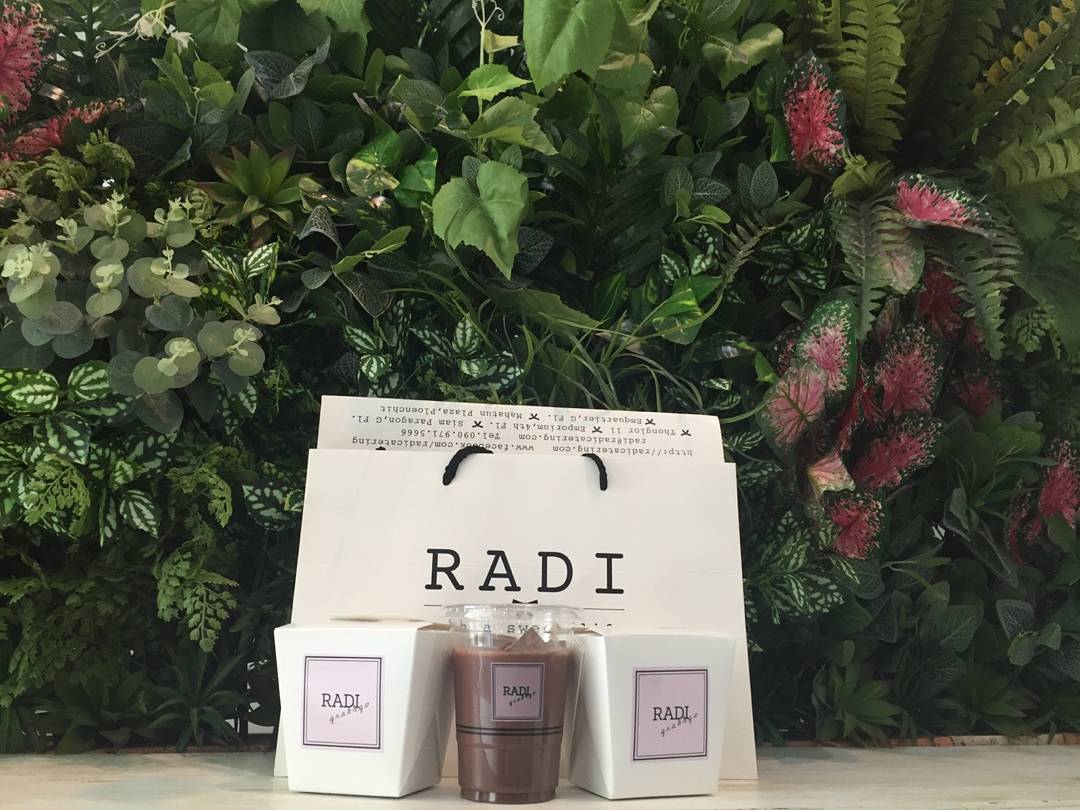 ขอบคุณ k'@finnythechef @radi_cafe มากๆนะคะ ตามใจตลอด :) #hair #haircut #hairstyles #haircolor #hairstyle #hairfashion #lifestyle #organic #salon #salonlife #beauty #beautyblogger #fashion #fashionblogger #streetstyle #streetfashion #streetphotography #thailand #bangkok #bangkokfashion #thonglor