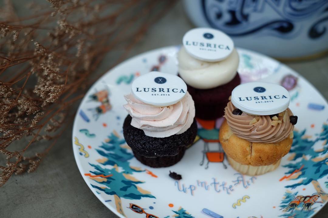 ดีใจวันนี้เจ้าของความหวานแวะมาเอง k'@finnythechef ยิ้มกว้างมาก  lusrica #radicafe #cupcake #bangkok #thailand