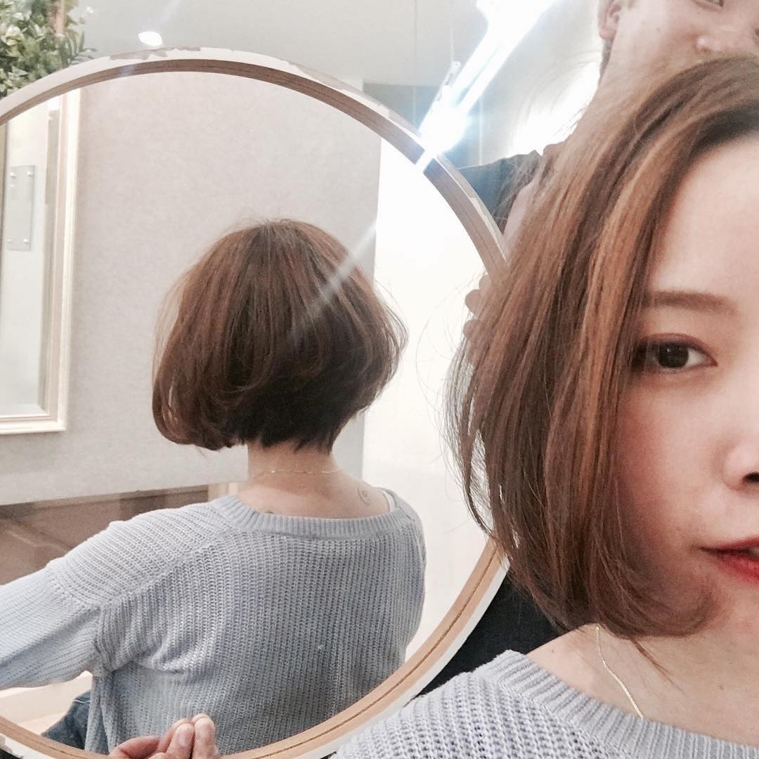 #Repost @mona_wang
・・・
Love my new haircut~ thank you Kakeru san @lusrica_salon  #hair #haircut #hairstyles #haircolor #hairstyle #hairfashion #lifestyle #organic #salon #salonlife #beauty #beautyblogger #fashion #fashionblogger #streetstyle #streetfashion #streetphotography #thailand #bangkok #bangkokfashion #thonglor