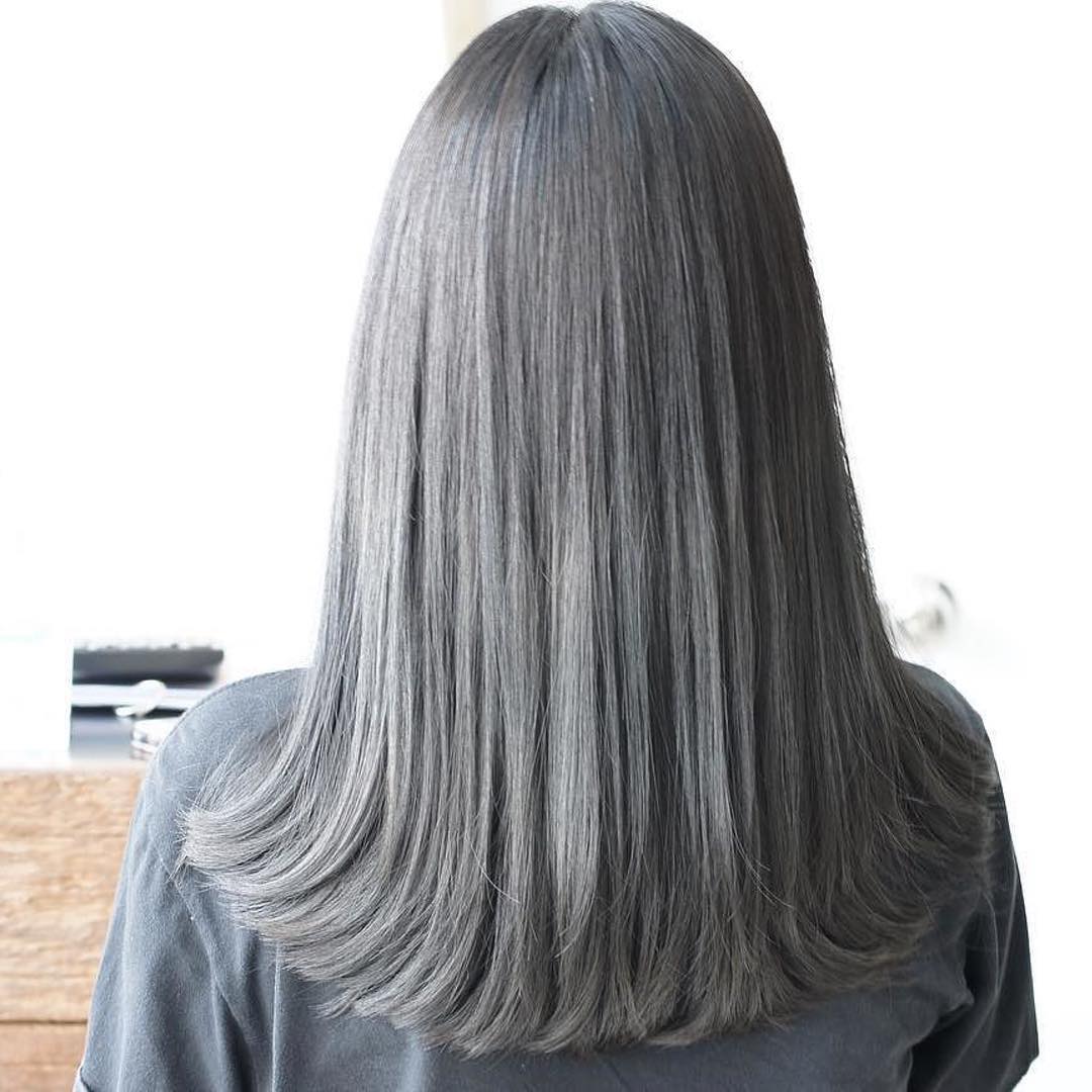 @akihiroendo_bkk.jp
・・・
【 Dark grage blue 】 
We did dark tone gray + blue color!!!
First impression feel dark , but feel smoked gray blue hair !!!
I definitely recommend this color , then if you want to dark but don't want to done normal black hair. 
Please ask me 
This is Japanese new color !! #lusrica
#highlight #balayage #highlightcolor #color #hair #haircut #hairstyles #haircolor #hairstyle #hairfashion  #organic #salon #salonlife #fashion #fashionblogger #streetfashion  #thailand #bangkok #bangkokfashion #japanesehairsalon #thonglor #バンコク在住 #バンコクライフ #バンコク生活 #バンコク美容室