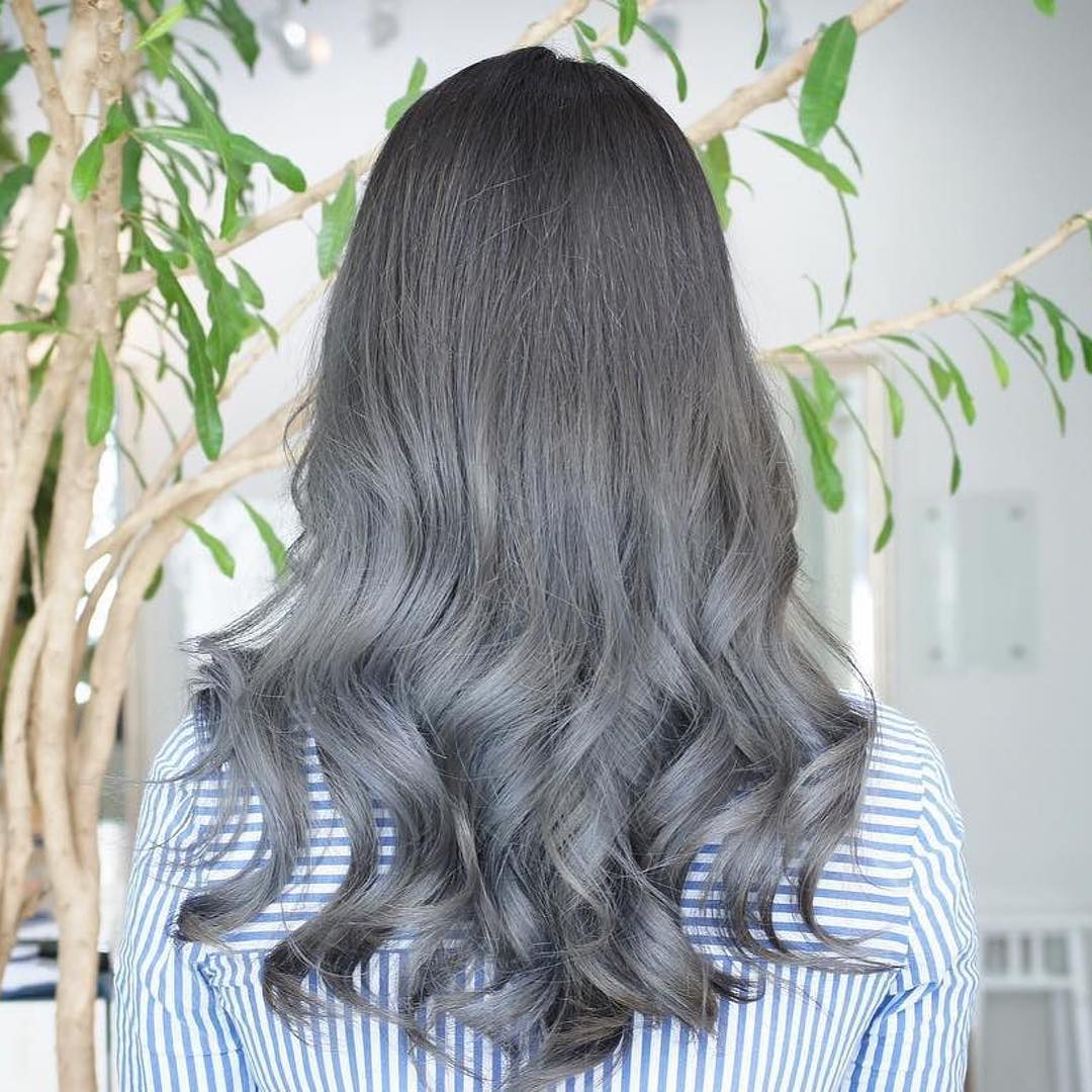 @thitikarn5457 ・・・
Customer 's vol.5
We did gray ombré color!!
1, bleach 2 times.
2,apply milbon's gray tone color!
We preparation amazing hair !
Definitely ,you can change  your life
Stylist k,Tum. @thitikarn5457  ・・・Reservation no. 02-009-2616 
#lusrica
#highlight #balayage #highlightcolor #color #hair #haircut #hairstyles #haircolor #hairstyle #hairfashion  #organic #salon #salonlife #fashion #fashionblogger #streetfashion  #thailand #bangkok #bangkokfashion #japanesehairsalon #thonglor #バンコク在住 #バンコクライフ #バンコク生活 #バンコク美容室