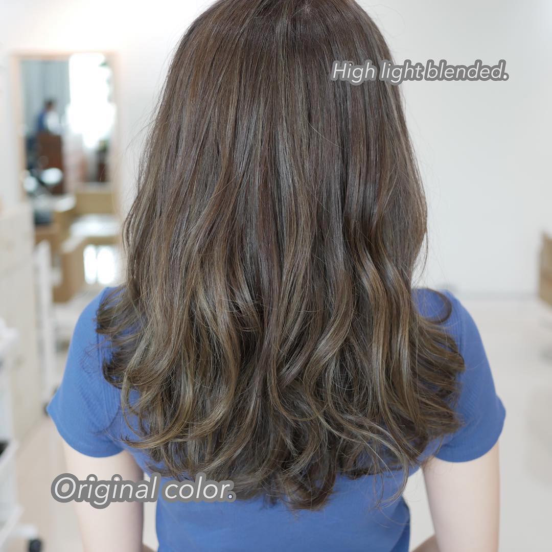 @akihiroendo_bkk.jp
・・・
High light blended color.
Remove reddish tone .  This design cost.
6000B~ 7000B
(High light full & toner set)  #lusrica
#highlight #balayage #highlightcolor #color #hair #haircut #hairstyles #haircolor #hairstyle #hairfashion  #organic #salon #salonlife #fashion #fashionblogger #streetfashion  #thailand #bangkok #bangkokfashion #japanesehairsalon #thonglor #バンコク在住 #バンコクライフ #バンコク生活 #バンコク美容室 #バンコク美容院 #ตัดผมสไตล์ญี่ปุ่น #akiendo