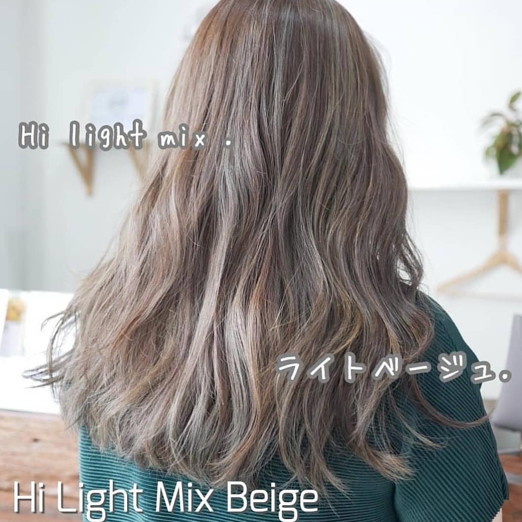 สวัสดีค่ะ วันนี้ Lusrica ขอแนะนำ Hi Light Mix Beige เป็นอีกสีหนึ่งที่เหมาะสำหรับลูกค้าที่ชอบโทนสีสว่างแต่ไม่ชอบแนว Pastel โดยสีนี้จะใช้เทคนิคการย้อมแบบ Blend โดยสีที่ใช้จะตัดกันละหว่า Natural Brown x Light Beige สีเข้มตัดสีสว่าง ทำให้จากน้ำตาลธรรมดา ดูมีความเป็นแฟร์ชั่นมากขึ้น! สำหรับลูกค้าท่านใดสนใจสีนี้ สามารถจองล่วงหน้าได้นะคะ ราคาเริ่มต้น 6000 บาท (ขึ้นอยู่กับจำนวนการกัดผม)  ~~~~~~~~~~~~~~~~~~~~~~~~
︎healthy style
︎don’t like reddish tone hair
︎get Japanese Kawaii style
︎get new fashion hair style
︎want be looks good woman as healthy and awesome 