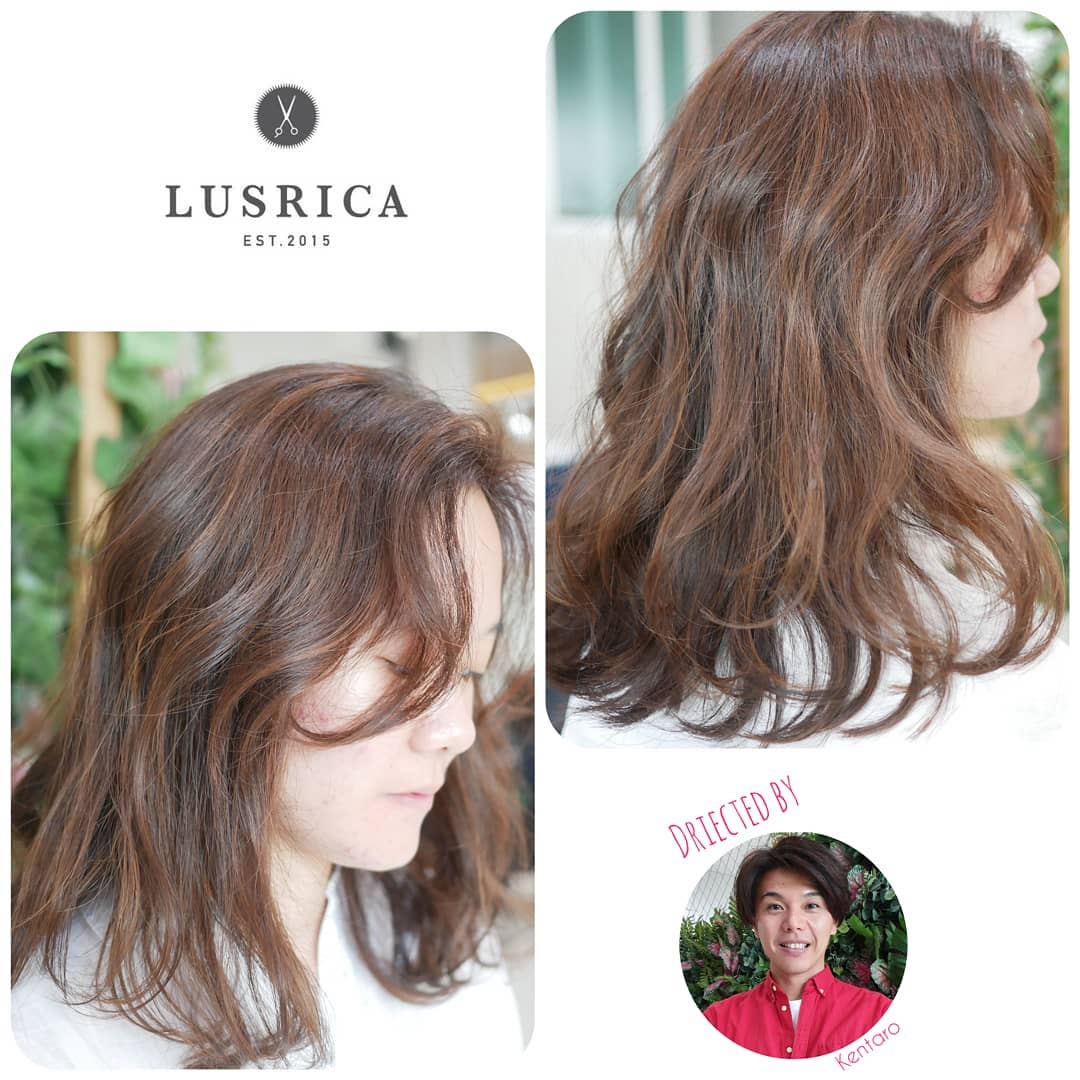 Lusrica ขอขอบคุณลูกค้าสำหรับรูป Hi Light สวยๆนะคะ ในรูปจะเป็นการย้อมสีแบบ Blend hightlight โดยเบสจะเป็นสีน้ำตาลเข้มตัดสว่างทำให้ดูสวยมี Texture มากกว่าสีน้ำตาลธรรมดาค่ะ  ลูกค้าท่านใดชอบสีประมาณนนี้ จะมีขั้นตอนกัดผม 1 ครั้งก่อนลงสีนะคะ ใช้เวลาประมาณ 2:30 ชม