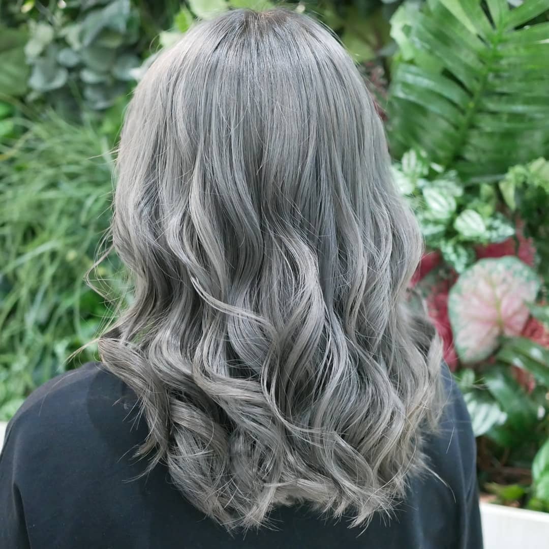 HL Gray Beige สวยๆ By ช่างฝน  -----------------------------------------------------
Lusrica Salon ซอยทองหล่อ 11 (UR Build)
Tel. 02-009-2616
Hours 10.00 AM - 06.30 PM
Lusrica Online Booking
https://www.fresha.com/providers/lusrica-salon-tbtoc15y (ช่วงเวลาที่ต้องการไม่มี สอบถามได้ครับ บางกรณีอาจแทรกได้นะครับ)
#lusrica #hairdresser #highlight #ashcolor #hair #haircut #hairstyles #haircolor #hairstyle #hairfashion #lifestyle #organic #salon #salonlife #beauty #beautyblogger #fashion #fashionblogger #streetstyle #streetfashion #streetphotography #thailand #bangkok #bangkokfashion #thonglor