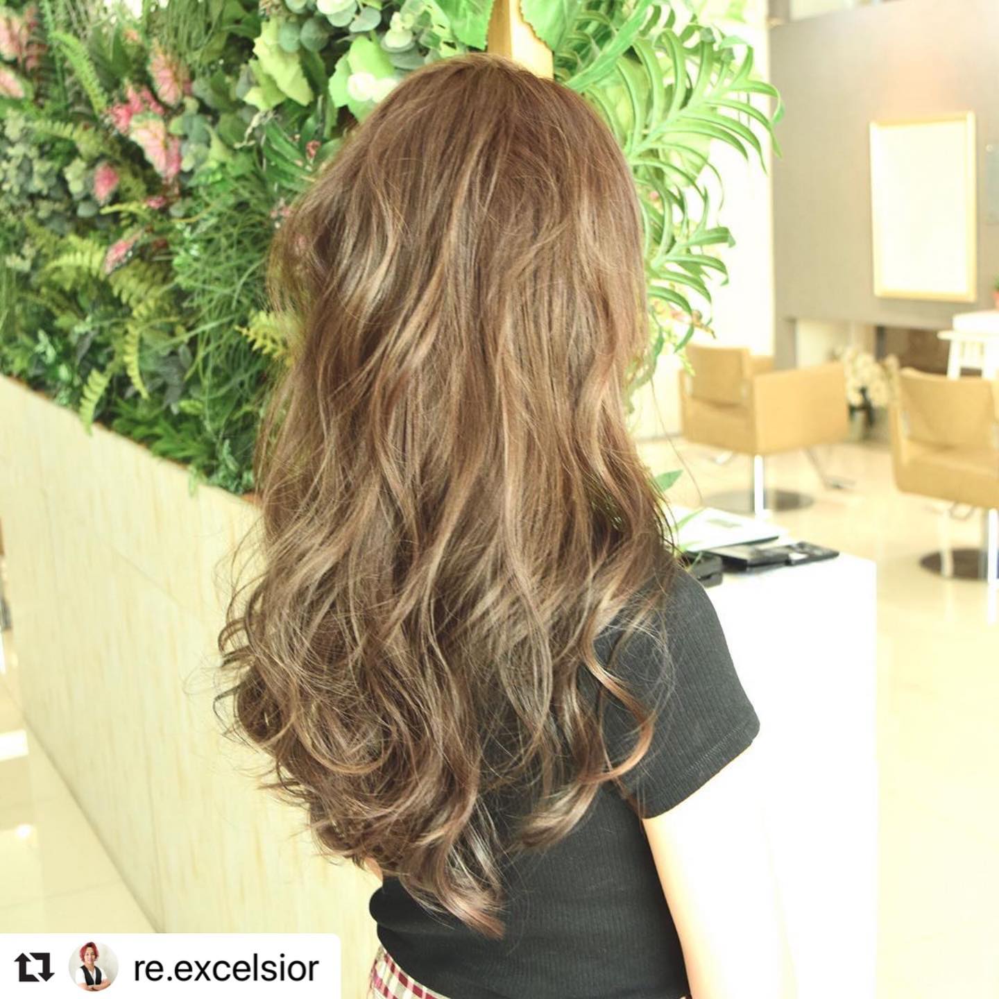 #Repost @re.excelsior with @make_repost
・・・
ความละมุนของสีผมนั้นมันช่างดีต่อใจอะไรแบบนี้🥰 .
Model 
Hair @re.excelsior 
Salon @lusrica_salon .
.
Lusrica Salon Thonglor 11 (UR Build)  : 02-009-2616 : https://g.page/LUSRICA-SALON?share 
Open: Mon-Sun 10:00-18:30 
Close: Every Wednesday 
#lusrica #hairdresser #highlight #hair #haircut #hairstyles #haircolor #hairfashion #organic 
#salon #salonlife #streetstyle #streetfashion #streetphotography #thailand 
#bangkok #bangkokfashion #thonglor #ตัดผม #ทำผม #ยืดผม #ดัดผม 
#ยืดเคราติน #ยืดวอลลุ่ม #ทำสีผมแฟชั่น #แนะนำร้านทำผม #ยืดโคนดัดปลาย  #ร้านทำผมทองหล่อ #ทำสีผม