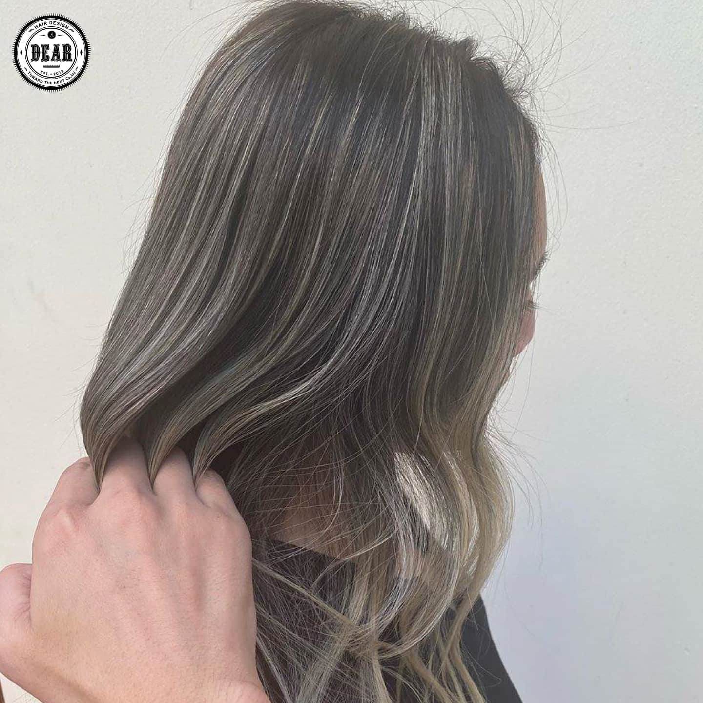 Banish Balayage  เราออกแบบสี Balayage ให้เข้ากับสไตล์ของแต่ละคน จึงเป็นสีผมเฉพาะตัวที่ไม่ซ้ำใคร !
ร้าน DEAR อัปเดตสไตล์ใหม่ๆอย่างต่อเนื่องเพื่อให้คุณมีสไตล์ที่ทันสมัย
หากต้องการลองสีทำผมใหม่ๆ เชิญแวะมาที่ร้านเรานะคะ ! ----------------------------------------------⠀
 ร้านตั้งอยู่ที่ ซ.สุขุมวิท 39 เดินเข้าซอยแล้ว⠀
เดินต่อไปอีกประมาณ 100 เมตร อยู่ฝั่งขวามือนะคะ⠀
----------------------------------------------⠀
 Booking: 02-258-6780
 Online Booking: http://bit.ly/2VL5K1E
 New! Line@(ภาษาไทย): @dear_hair_th
 Open: Mon-Fri 9:00-17:30/Sat-Sun 10:00-18:30⠀
 Close: Every Wednesday⠀
 Website: www.dear-hair-design.com
.
#dearhairdesign #sukhumvit39 #BTSprompongstation
#bangkok #thailand #japan #hairdesign #color #brown #brownhair
#เดียร์แฮร์ดีไซน์ #สุขุมวิท39 #บีทีเอสพร้อมพงษ์ #ผู้หญิง #ผมสวย #สีน้ำตาล