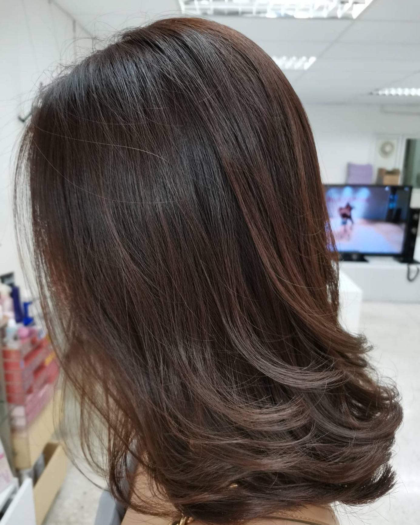 สวัสดีค่ะ  วันนี้เอาแบบผมดัดดิจิตอล ทำสี พร้อมOlaplex ทรีทเม้นท์ค่ะ
ดูแลโดยช่าง พี่ขวัญค่ะ  สามารถโทรศัพท์จองคิวหรือสอบถามรายละเอียดเพิ่มเติมได้ที่เบอร์ 02-235-2106  ยินดีให้บริการค่ะ
coco106