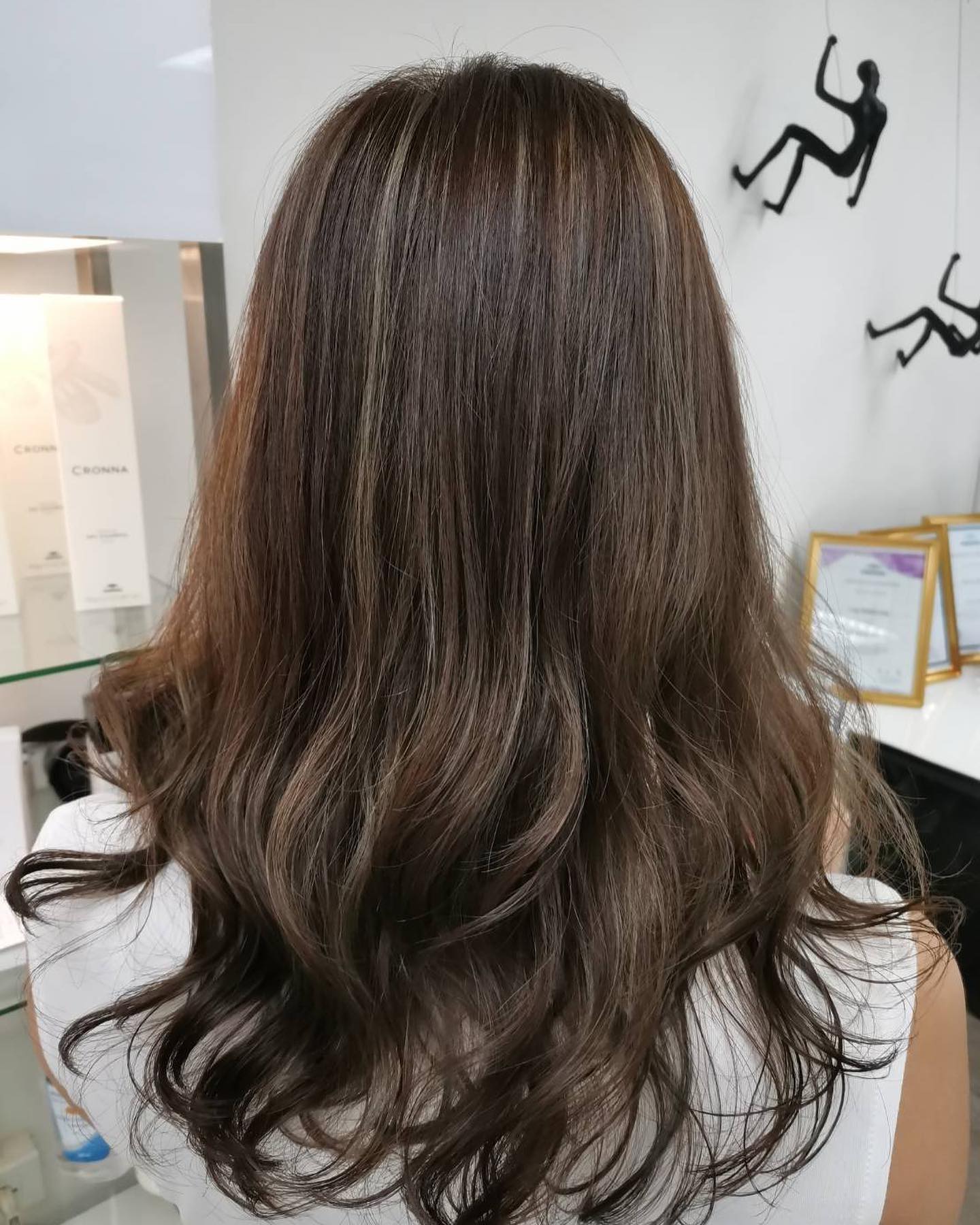 สวัสดีค่ะ ลูกค้าตัดผม ดัดดิจิตอล ทำสี และทรีทเม้นท์บำรุงผมด้วย Olaplex  ออกมาสวยค่ะขอบคุณนางแบบของเรา ผลงานโดยช่างขวัญค่ะ 
ทางร้านเรายังคงรักษามาตราการในการดูแลรักษาความสะอาด เพื่อป้องกันเชื้อโควิด - 19 อย่างต่อเนื่องนะคะ  สามารถโทรศัพท์จองคิวหรือสอบถามรายละเอียดเพิ่มเติมได้ที่เบอร์ 02-235-2106  ยินดีให้บริการค่ะ
coco106