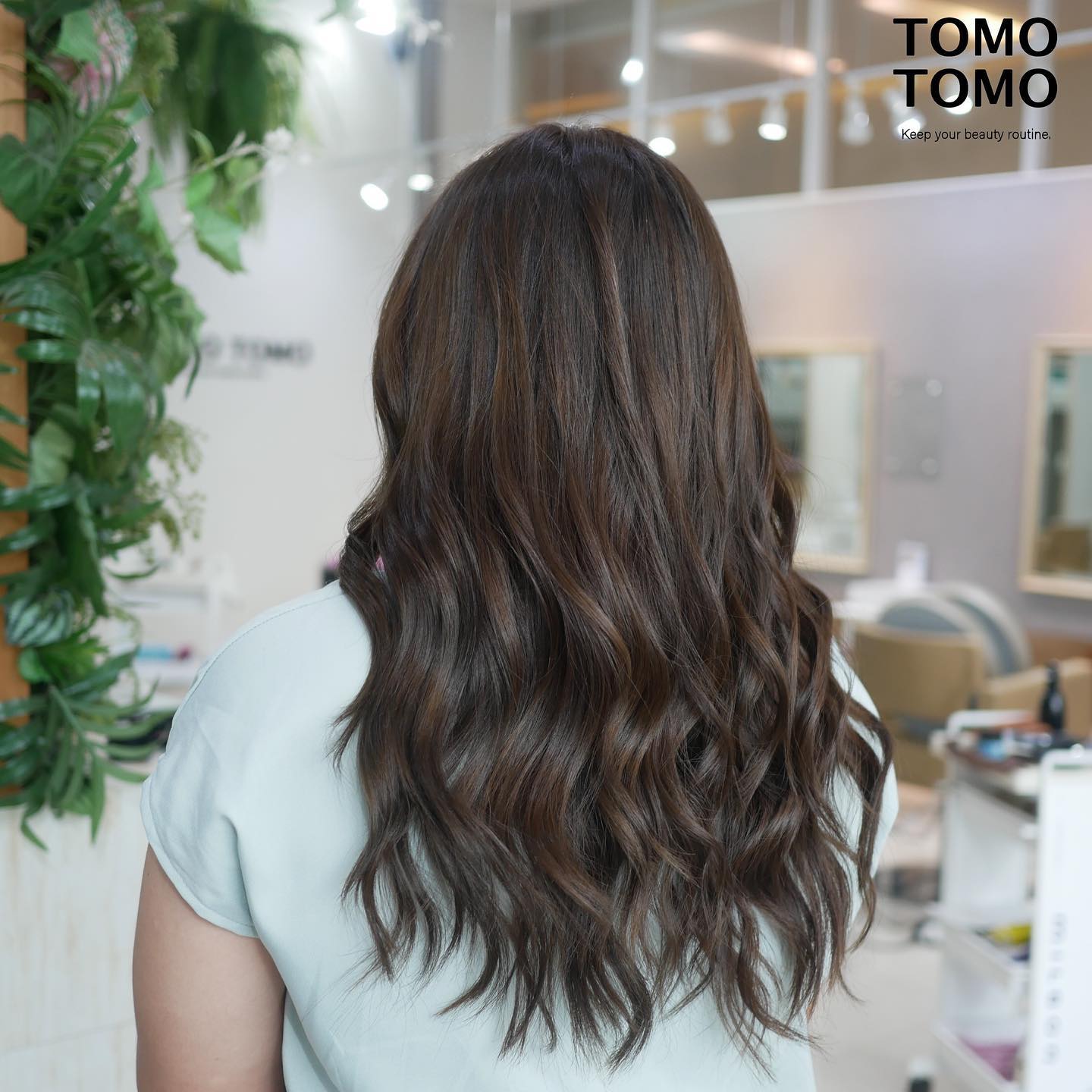 Natural brown เป็นสีที่ทำให้ผมดูสุขภาพดี 🤍🤎  #gthairstylist  #salonbkk  #thonglor #haircut  #haircutbkk  #haircutthonglor  #stylist  #tomotomohair  🧡 จองคิวผ่าน Inbox หรือ 
️ โทร : 02-009-2616 
🧡 Line: @tomotomo
🧡 Online Booking: https://reservia