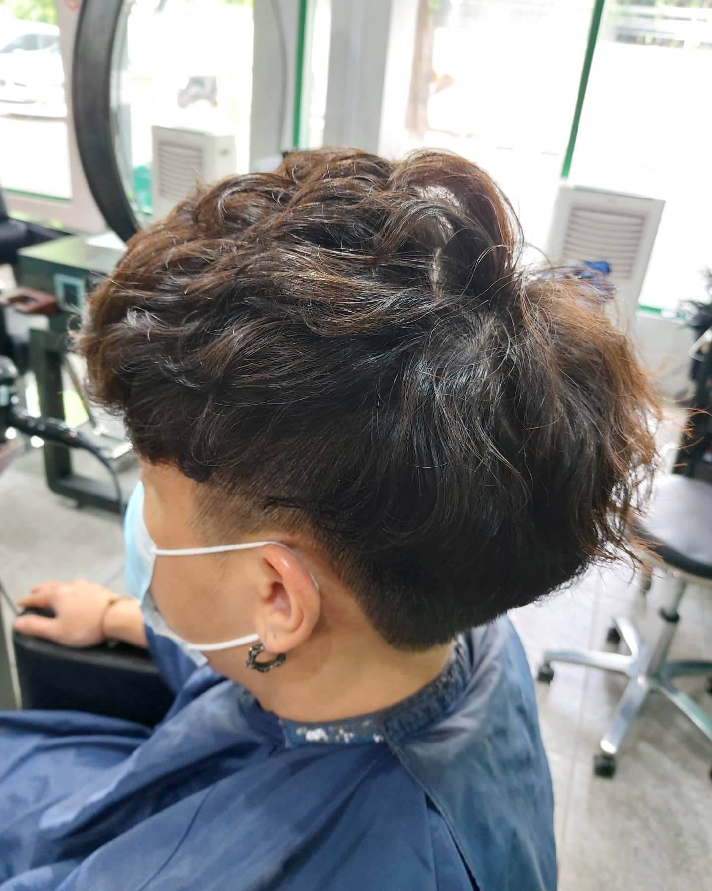 Cut+perm  ️Free parking available
สามารถโทรจองคิวได้ที่
02-042-8385
LINE Account : https://lin