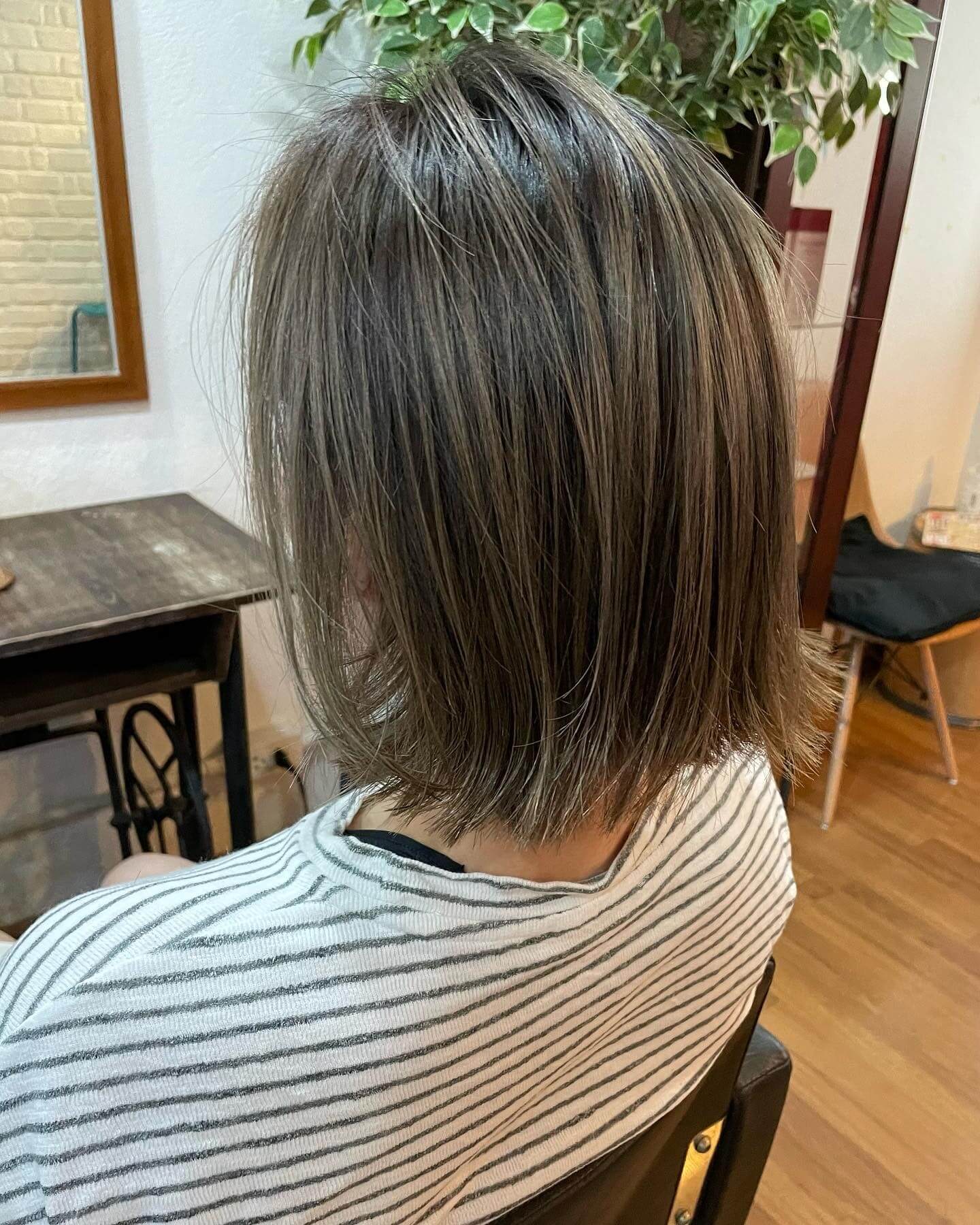 ☆☆☆☆☆
.
Balayage  Color
.
.
Bleach 1time
.
.  #throwcolor 
N
MT+P+MT
#addicthy 
silver
by
.
.
@kohei_red
@haircraftzan 
#バンコク美容室 #バンコクヘアカラー #バンコクヘアサロン #ヘアサロン #サロンモデル #ヘアカラー #ハイライト #ハイライトカラー #ヘアスタイル #エアタッチ
#バレイヤージュ #バンコク #髪色改善師 #バンコク在住 #バンコク生活 #バンコク暮らし #美容室 #タイ #髪色カタログ #シャドウルーツ #バレイヤージュ #shadowroots 
#haircolor #zanhaircraft #hairstyle #haircraftzan #airtouch #highlightcolor