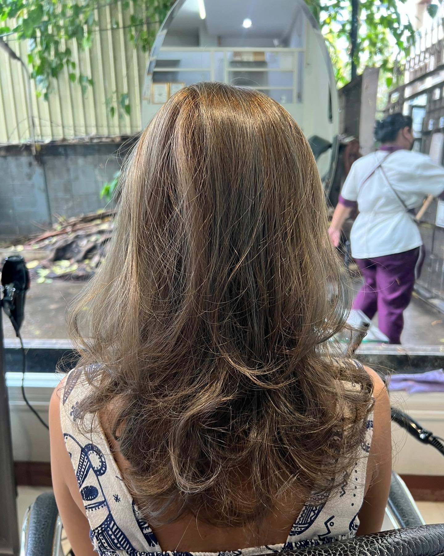 สวัสดีคะ  ตัดผม ทำสี ไฮไลต์และทรีทเม้นท์บำรุงผมด้วย Olaplex คะขอบคุณที่มาใช้บริการคะ ตอนนี้พร้อมให้บริการแล้วคะ สนใจสอบถามและจองคิวกับทางร้านได้ที่เบอร์ 02-2679-106ค่ะ
