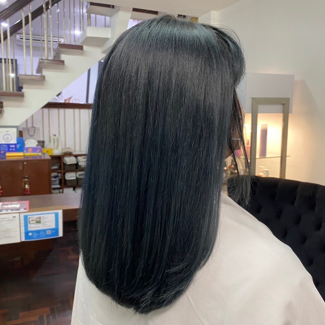 Cut+Color+Treatment ทำผมโดยช่างญา  สวัสดีค่ะ 
วันนี้ลูกค้าทำ ตัด สี ทรีทเม้นท์  จากผมที่ผ่านการฟอกมาแล้วมาทำสีให้ดูสุขภาพผมดีค่ะ
ลูกค้ามีปัญหาหาเรื่องผมเชิญปรึกษาที่ร้านได้เลยนะคะ 
ยินดีให้บริการค่ะ  สอบถามเพิ่มเติมหรือจองคิวทำผม
ได้ที่เบอร์โทรศัพ 02-662-7106
ลูกค้าสามารถจอดรถที่ร้านได้เลยนะคะ
 อีก1ช่องทางการติดต่อ, เช็คโปรโมชั่นทางร้านหรือจองคิวทำผม สามารถแอดไลน์ของทางร้านได้เลยค่ะ
LINE account
https://lin