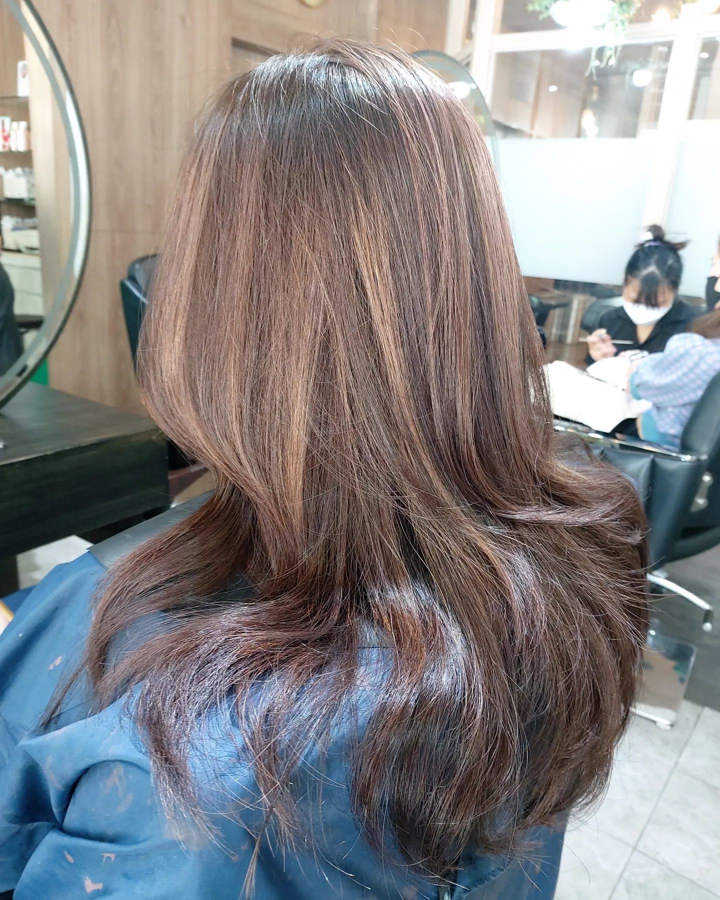 Cut+color +treatment Milbon  ️Free parking available
สามารถโทรจองคิวได้ที่
02-042-8385
LINE Account : https://lin