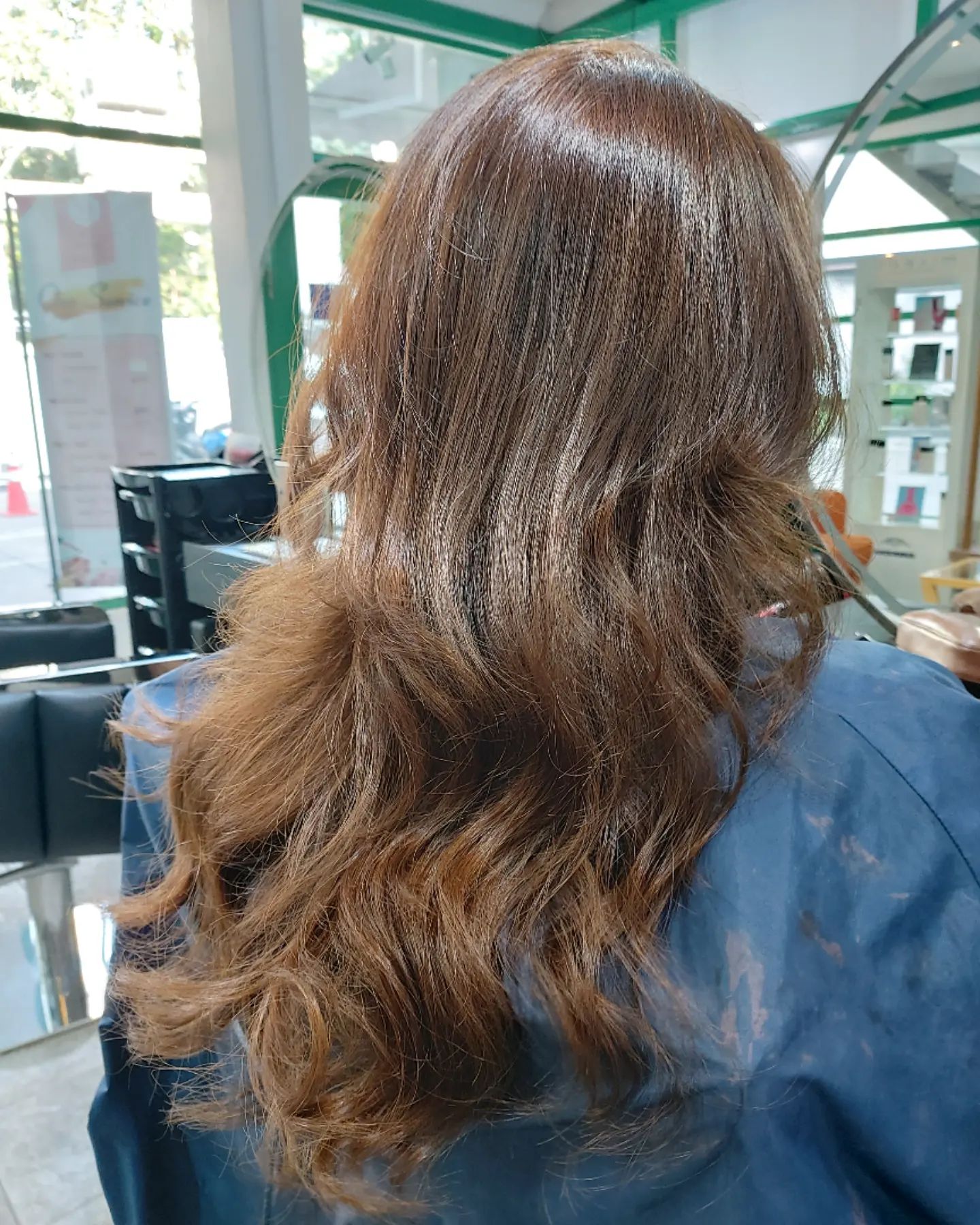 Cut+perm +color +treatment Milbon  ️Free parking available
สามารถโทรจองคิวได้ที่
02-042-8385
LINE Account : https://lin