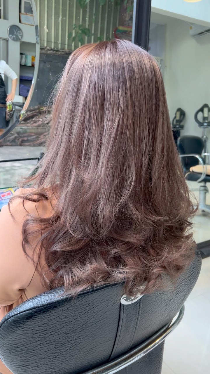 Cut +Color+olaplex +treatment Milbon   ร้านทำผมสไตล์ญี่ปุ่น สนใจสอบถามและจองคิวกับทางร้านได้ที่เบอร์ 02-2679-106ค่ะ
.ร้านทำผม 106 ANNEX ‍♀️
เวลาทำการ 10:00 - 19:30 
ทางร้านมีบริการจอดรถฟรีค่ะ
 ️Free parking available
Silom 6 (We Space) *รบกวนจองเวลาก่อนมารับบริการทุกครั้งนะคะ
#106hair #106AnnexReMAKE #digitalperm #คะsodaspa #highlightcolor #hairsalon #bangkokbeauty
#bangkok #thailand #ร้านทำผม #กรุงเทพฯ #สีลมซอย6 @ 106 Hair / ANNEX REMAKE