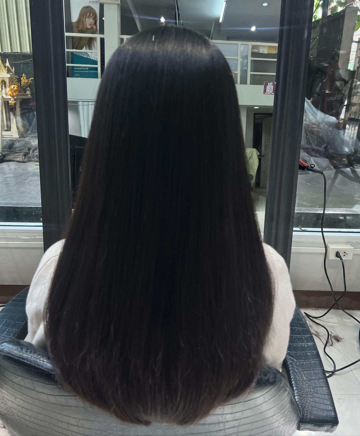 Cut+ Hair Straightening +Treatment Milbon 
ตอนนี้พร้อมให้บริการแล้วคะ ร้านทำผมสไตล์ญี่ปุ่น สนใจสอบถามและจองคิวกับทางร้านได้ที่เบอร์ 02-2679-106ค่ะ
.ร้านทำผม 106 ANNEX ‍♀️
เวลาทำการ 10:00 - 19:30 
ทางร้านมีบริการจอดรถฟรีค่ะ
 ️Free parking available
Silom 6 (We Space) *รบกวนจองเวลาก่อนมารับบริการทุกครั้งนะคะ
#106hair #106AnnexReMAKE #digitalperm #คะsodaspa #highlightcolor #hairsalon #bangkokbeauty
#bangkok #thailand #ร้านทำผม #กรุงเทพฯ #สีลมซอย6 @ 106 Hair / ANNEX REMAKE