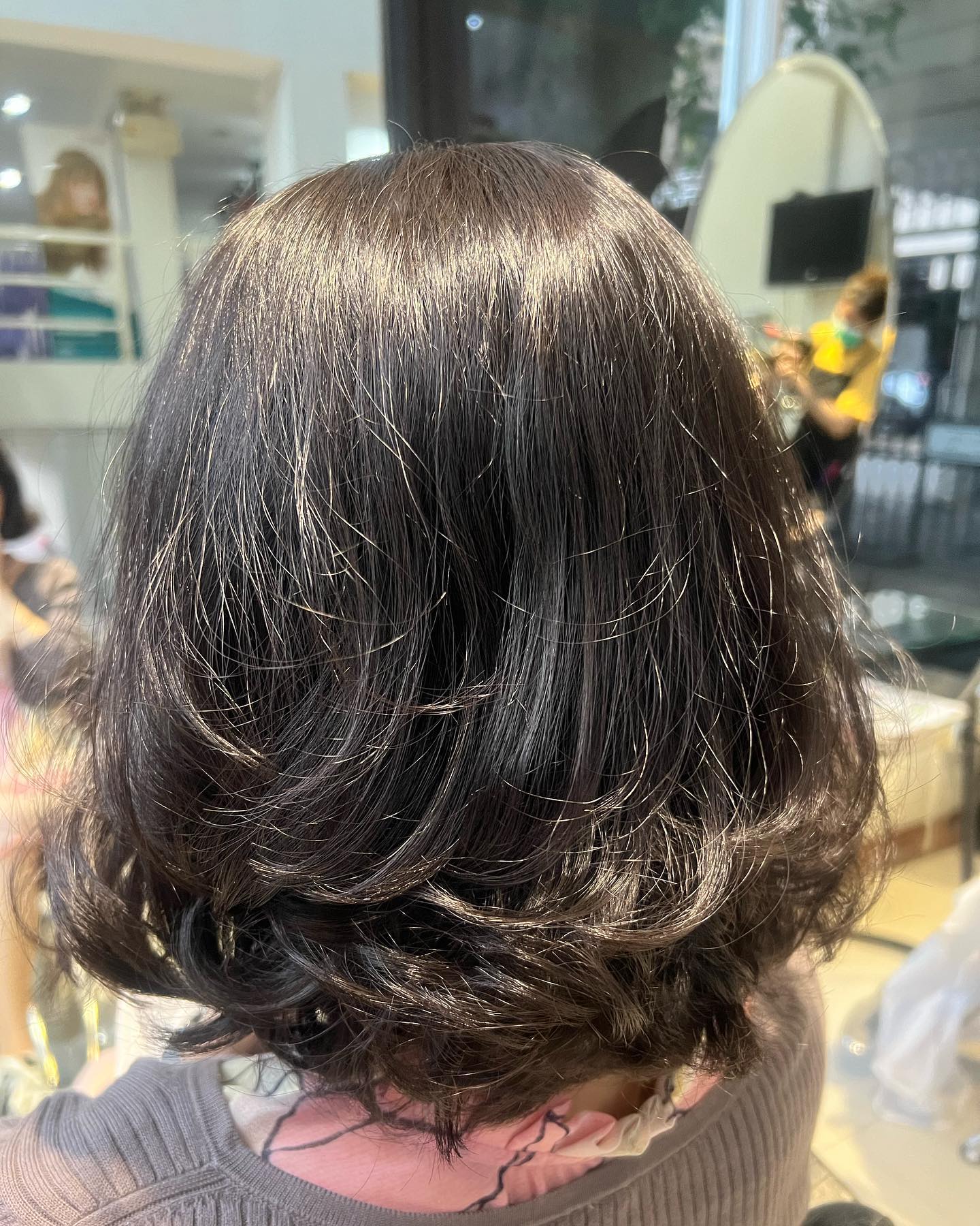 Perm + Treatment Milbon 
สวัสดีคะ ร้านทำผมสไตล์ญี่ปุ่น ช่างจ๊ะเอ๋และช่างกิ่ง สนใจสอบถามและจองคิวกับทางร้านได้ที่เบอร์ 02-2679-106ค่ะ
.ร้านทำผม 106 ANNEX ‍♀️
เวลาทำการ 10:00 - 19:30 
ทางร้านมีบริการจอดรถฟรีค่ะ
 ️Free parking available
Silom 6 (We Space) *รบกวนจองเวลาก่อนมารับบริการทุกครั้งนะคะ
#106hair #106AnnexReMAKE #digitalperm #คะsodaspa #highlightcolor #hairsalon #bangkokbeauty
#bangkok #thailand #ร้านทำผม #กรุงเทพฯ #สีลมซอย6 @ 106 Hair / ANNEX REMAKE