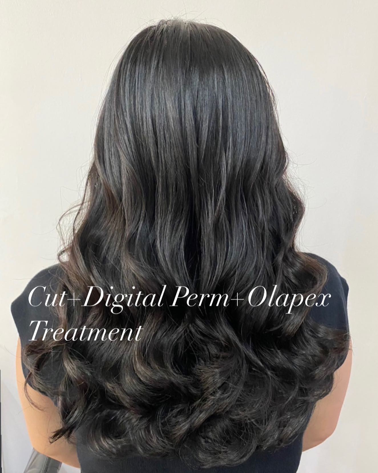 Cut+Digital Perm +Olapex Treatment 
ทำผมโดยช่างญา ช่างทำผมสไตล์ญี่ปุ่น '
️บริการที่จอดรถ ค่ะ  ร้านเปิดพร้อมให้บริการแล้วนะคะ
ลูกค้าสามารถเข้ามาใช้บริการ หรือโทรเข้ามาสอบถามจองคิวได้เลยค่ะ  ยินดีให้คำปรึกษาก่อนมาใช้บริการ🥰🥰
ร้านเปิดให้บริการ 9.00-18.30  ขอบคุณลูกค้าทุกท่านที่เข้ามาใช้บริการค่ะ
สอบถามเพิ่มเติมหรือจองคิวทำผม
ได้ที่เบอร์โทรศัพ 02-662-7106
ลูกค้าสามารถจอดรถที่ร้านได้เลยนะคะ  อีก1ช่องทางการติดต่อ, เช็คโปรโมชั่นทางร้านหรือจองคิวทำผม สามารถแอดไลน์ของทางร้านได้เลยค่ะ
LINE account
https://lin.ee/3Cm0Ksiac  #106hair #coco106 #sukhumvit39 #ร้านทำผม106coco #ร้านทำผม106 #สระโซดาสปา #ไฮไลท์สีผม #ทำสีผม #ร้านทำผม #ร้านทำผมในกรุงเทพ #ร้านเสริมสวยในกรุงเทพ