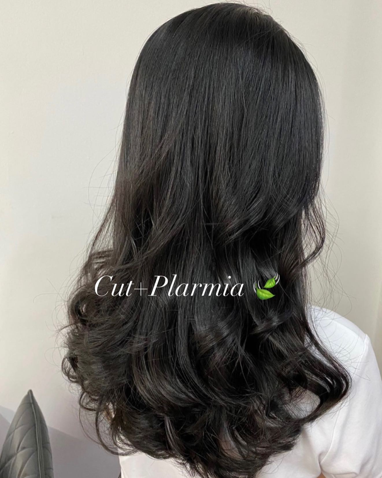 Cut+Plarmia 
ทำผมโดยช่างญา ช่างทำผมสไตล์ญี่ปุ่น '
️บริการที่จอดรถ ค่ะ  ร้านเปิดพร้อมให้บริการแล้วนะคะ
ลูกค้าสามารถเข้ามาใช้บริการ หรือโทรเข้ามาสอบถามจองคิวได้เลยค่ะ  ยินดีให้คำปรึกษาก่อนมาใช้บริการ🥰🥰
ร้านเปิดให้บริการ 9.00-18.30  ขอบคุณลูกค้าทุกท่านที่เข้ามาใช้บริการค่ะ
สอบถามเพิ่มเติมหรือจองคิวทำผม
ได้ที่เบอร์โทรศัพ 02-662-7106
ลูกค้าสามารถจอดรถที่ร้านได้เลยนะคะ  อีก1ช่องทางการติดต่อ, เช็คโปรโมชั่นทางร้านหรือจองคิวทำผม สามารถแอดไลน์ของทางร้านได้เลยค่ะ
LINE account
https://lin.ee/3Cm0Ksiac  #106hair #coco106 #sukhumvit39 #ร้านทำผม106coco #ร้านทำผม106 #สระโซดาสปา #ไฮไลท์สีผม #ทำสีผม #ร้านทำผม #ร้านทำผมในกรุงเทพ #ร้านเสริมสวยในกรุงเทพ