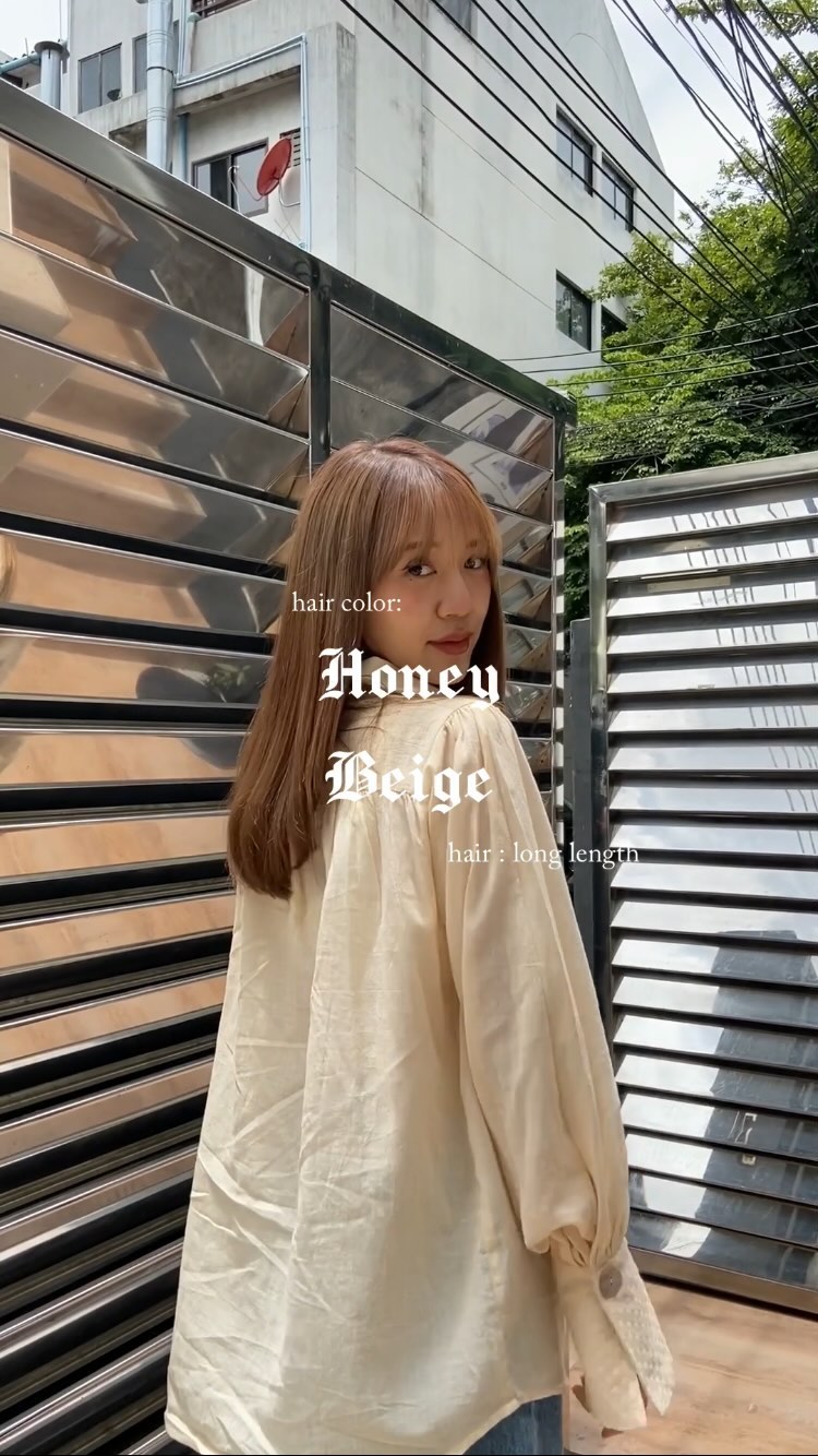 Style : Long  Color : Honey beige  Honey beige เป็นสีมันวาวที่เรียบเนียน ดูเป็นผู้ใหญ่และน่ารัก
เพิ่มให้ดูมีความธรรมชาติที่มีความนุ่มนวลเล็กน้อยโดยการม้วนผมเข้าด้านในเล็กน้อย ผมหน้าม้ายาว แสดงให้เห็นถึงพลังของดวงตาและทำให้ดูใบหน้าเรียวเล็ก  Honey beige で叶えるなめらかな大人可愛いツヤカラー。
毛先を少し内巻きにして、柔らかいニュアンスを出したナチュラルヘアです。長めのバング（前髪）で目力と小顔効果を発揮しているのもポイントです🤭  Stylist.  ERI @bell_otonagami_eri  FB.  BELL Otonagami  salon  Tel.020003001
LINE.@skk6845h
Business hours:9AM〜9PM  Please feel free to contact us/お気軽にお問合せください️  #Bellotonagamisalon #ร้านทำผมญี่ปุ่น #バンコク美容室 #バンコク駐在 #バンコク在住