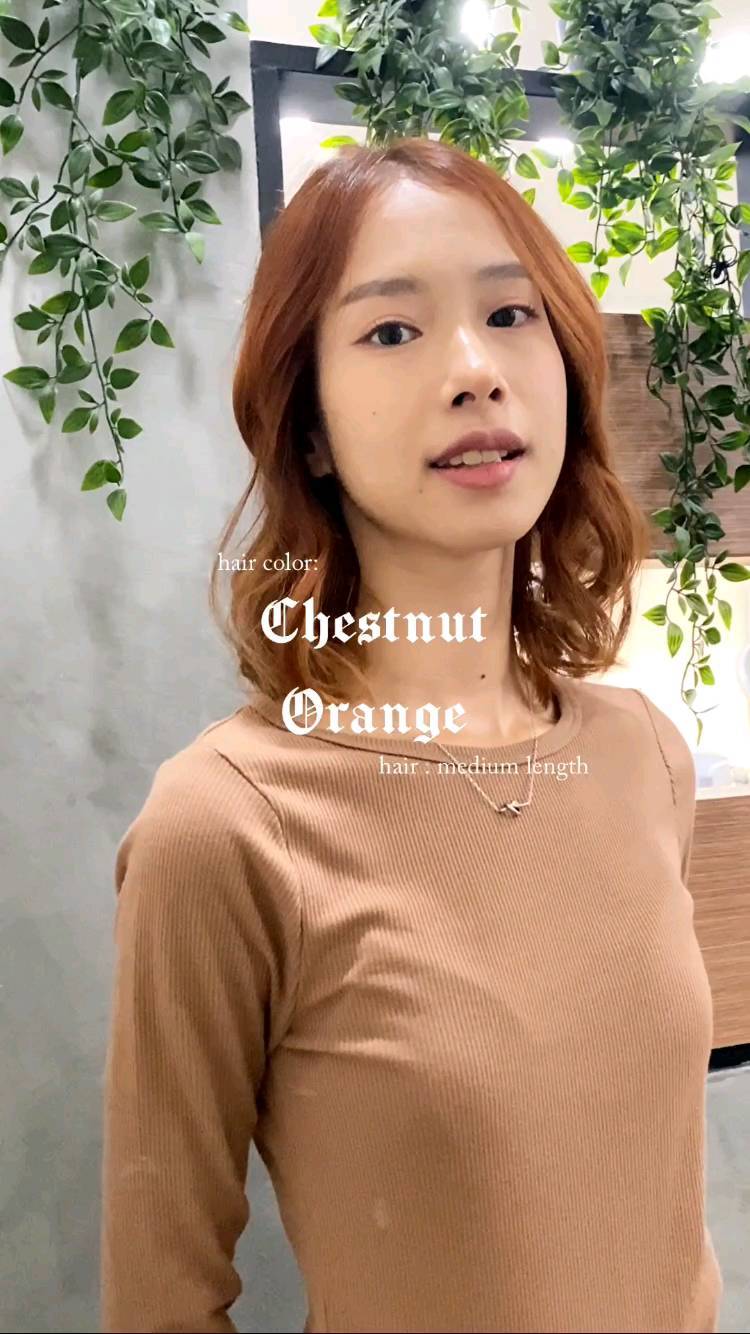 Style :    Medium  Color :   Chestnut Orange       ผมสีไหนที่ทำแล้วให้หน้าสว่างขึ้นนะ? ซึ่งหลายๆคนก็คงกำลังมองหาสีผมที่ทำให้หน้าสว่างกันอยู่ในแน่ๆเลย จะบอกว่าสีส้มนี่แหละที่ทำให้หน้าเราสว่างได้ 
     โทนสีส้มหรือโทนสีน้ำตาลประกายส้มนี้จะต้องทำการปรับพื้นผมเบื้องต้นเสมอนะคะ ซึ่งจะต้องผ่านการฟอกอย่างน้อย 1 รอบซะก่อน และแน่นอนว่าเมื่อเส้นผมผ่านการฟอกจะต้องมีการแห้งกระด้างเกิดขึ้น ดังนั้นสาวๆทุกคนอย่าลืมบำรุงเส้นผมทั้งก่อนและหลังการทำผมด้วยนะคะ 
     ทางร้านมีผลิตภัณฑ์ดูแลเส้นผมให้ทุกขั้นตอนขณะการทำเคมีเสมอ สามารถเข้ามาปรึกษากับเราได้นะคะ  Stylist :   GAME  @gamenoolek89  FB :  BELL Otonagami  salon  Tel :      020003001
LINE :   @skk6845h
Business hours :   9AM〜9PM  Please feel free to contact us/お気軽にお問合せください️  #Bellotonagamisalon #ร้านทำผมญี่ปุ่น #バンコク美容室 #バンコク駐在 #バンコク在住