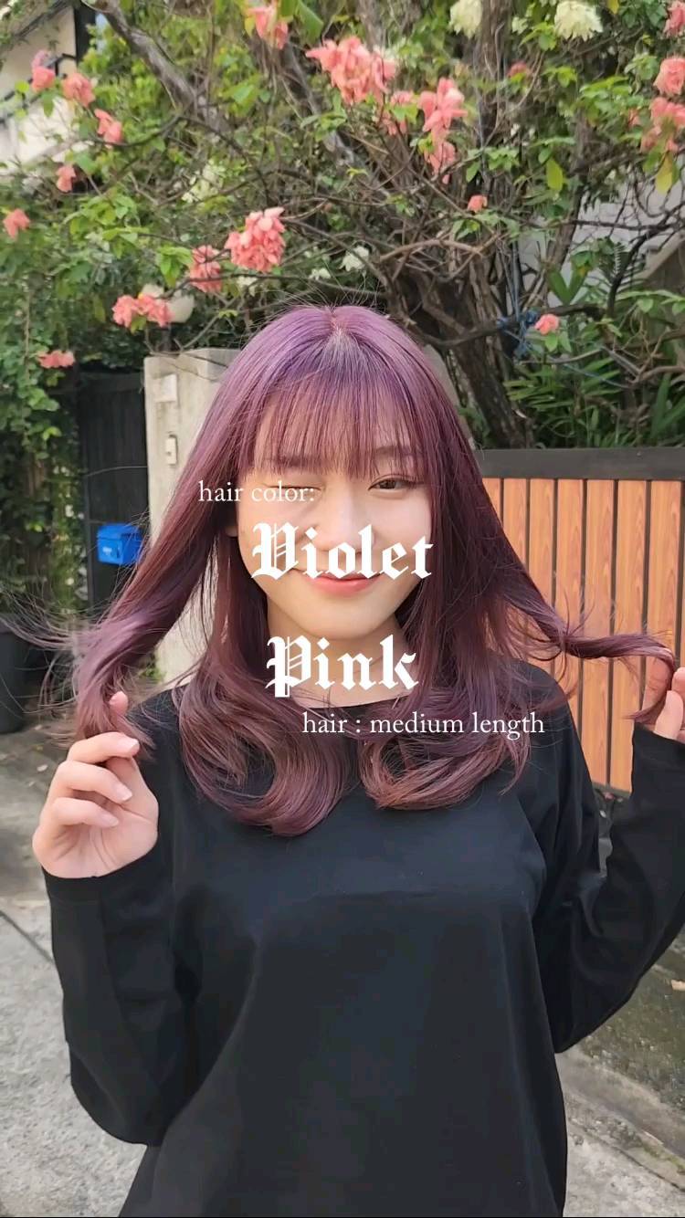 Style :    Medium  Color :   Violet Pink       ผมสีไหนที่ทำแล้วให้หน้าสว่างขึ้นนะ? ซึ่งหลายๆคนก็คงกำลังมองหาสีผมที่ทำให้หน้าสว่างกันอยู่ในแน่ๆเลย จะบอกว่าสีม่วงอมชมพูนี่แหละที่ทำให้หน้าเราสว่างได้ 
     โทนสีม่วงหรือโทนสีชมพูนี้จะต้องทำการปรับพื้นผมเบื้องต้นเสมอนะคะ ซึ่งจะต้องผ่านการฟอกอย่างน้อย 1-2 รอบซะก่อน และแน่นอนว่าเมื่อเส้นผมผ่านการฟอกจะต้องมีการแห้งกระด้างเกิดขึ้น ดังนั้นสาวๆทุกคนอย่าลืมบำรุงเส้นผมทั้งก่อนและหลังการทำผมด้วยนะคะ 
     ทางร้านมีผลิตภัณฑ์ดูแลเส้นผมให้ทุกขั้นตอนขณะการทำเคมีเสมอ สามารถเข้ามาปรึกษากับเราได้นะคะ  Stylist :   GAME  @gamenoolek89  FB :  BELL Otonagami  salon  Tel :      020003001
LINE :   @skk6845h
Business hours :   9AM〜9PM  Please feel free to contact us/お気軽にお問合せください️  #Bellotonagamisalon #ร้านทำผมญี่ปุ่น #バンコク美容室 #バンコク駐在 #バンコク在住